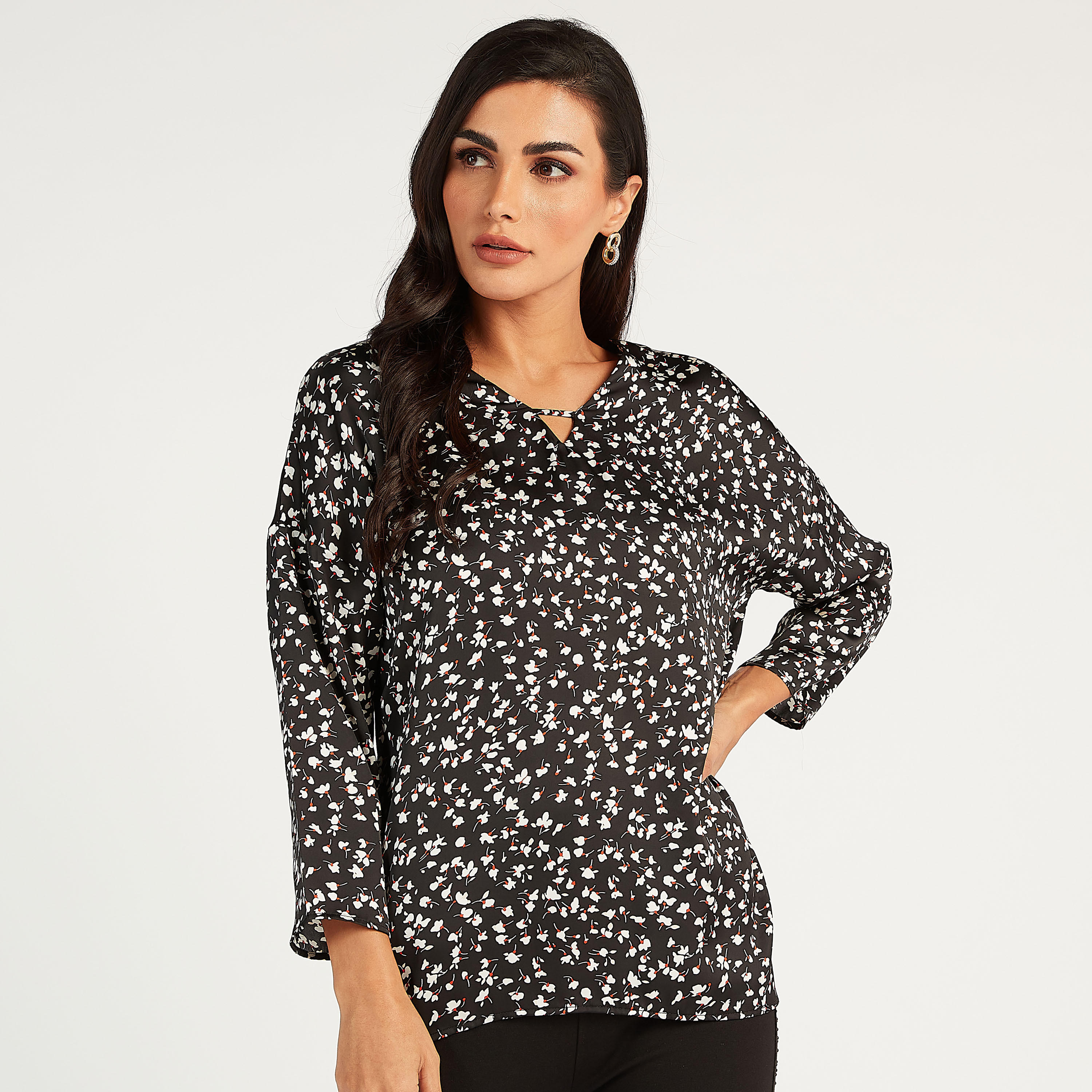 بلوزة بياقة V وأكمام طويلة وطبعات أزهار-women-clothing-shirtsandblouses-blouses-image-1