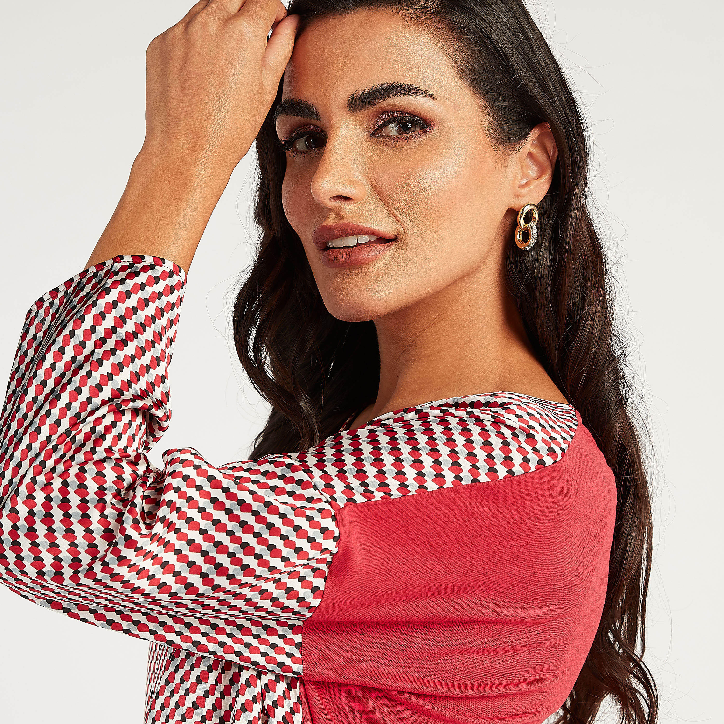 بلوزة بأكمام طويلة وطبعات وياقة v-women-clothing-shirtsandblouses-blouses-image-1