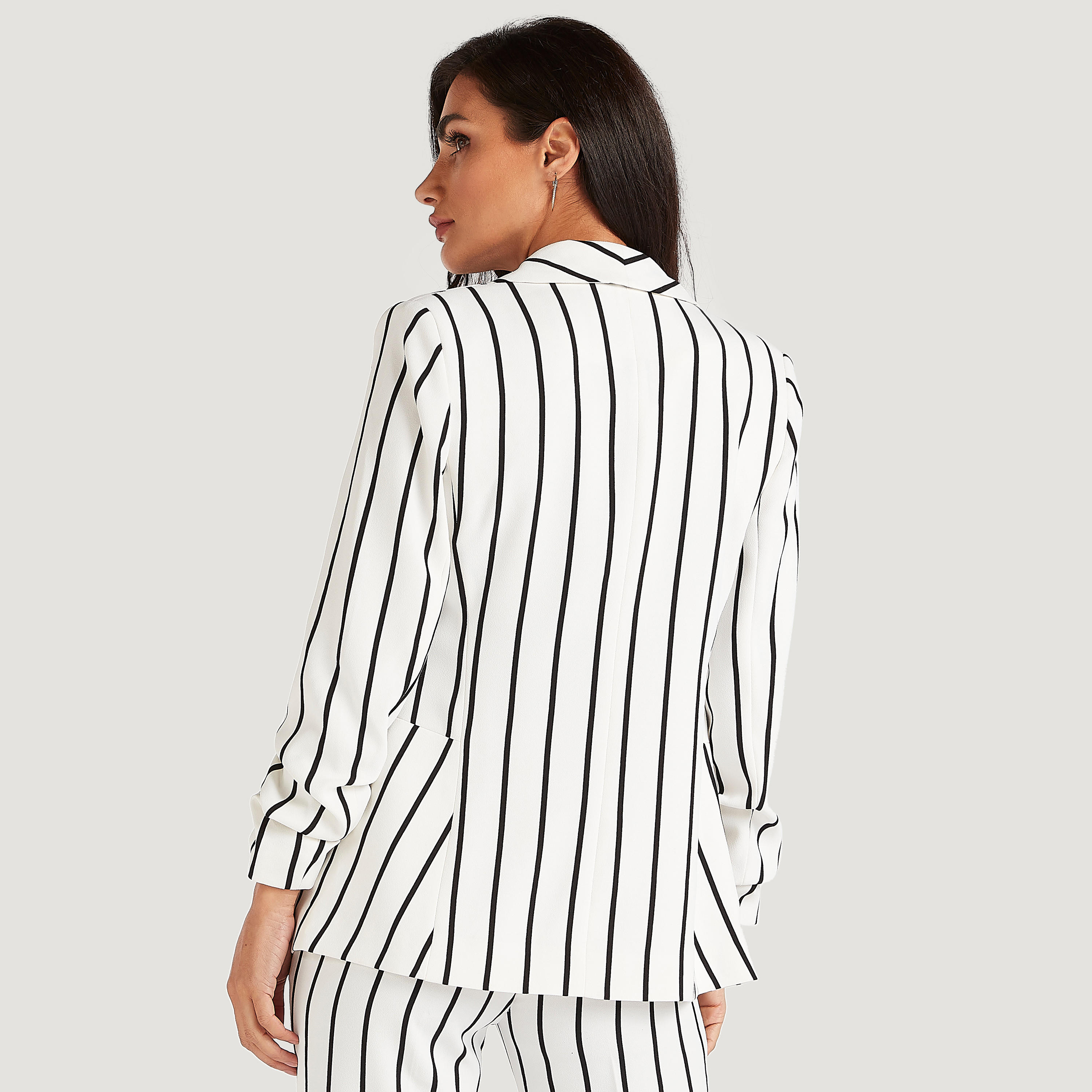 جاكيت بليزر خفيف مخطّط بأكمام طويلة وياقة عادية مطويّة-women-clothing-coatsandjackets-blazers-image-4