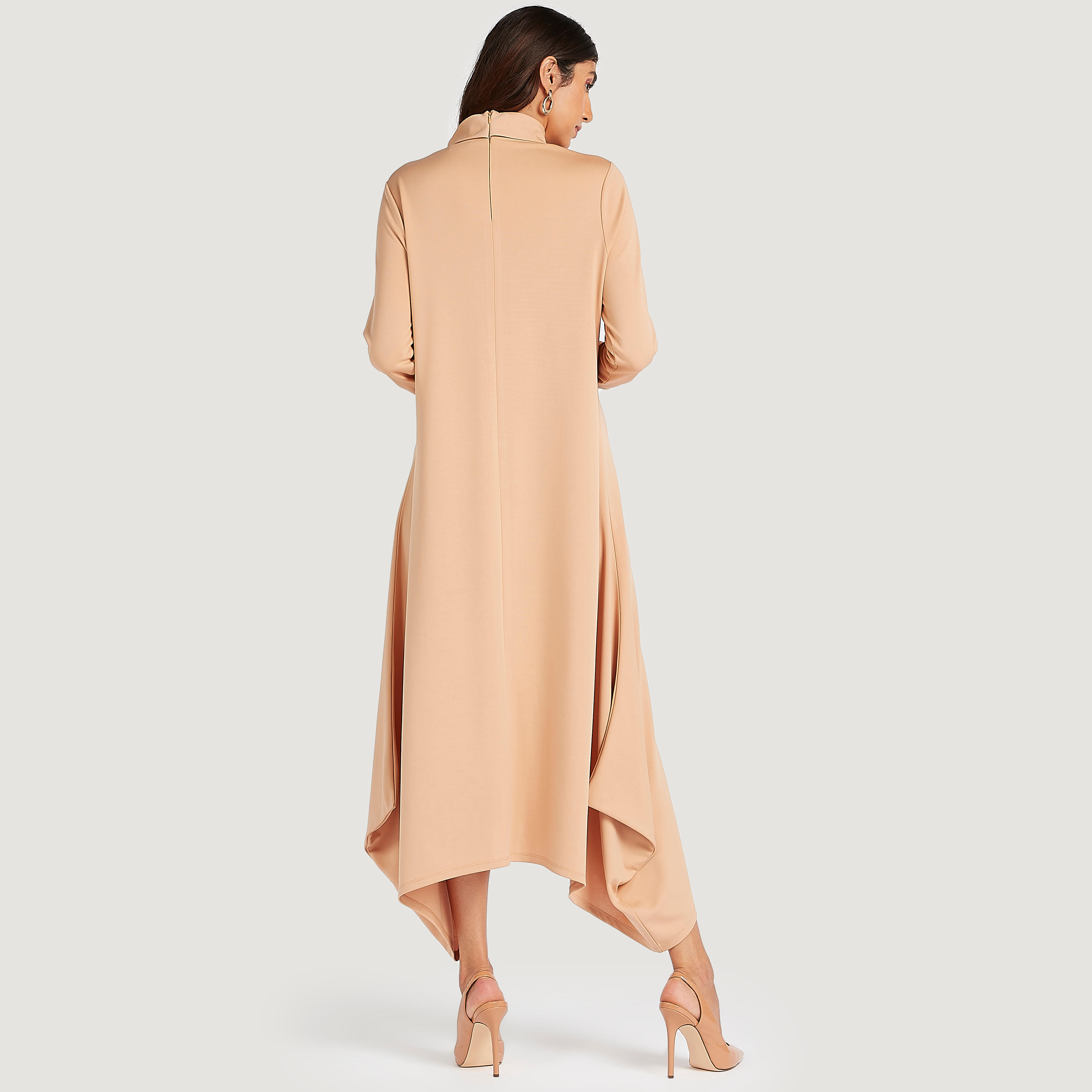 فستان ميدي سادة بطول غير مستوي وأكمام طويلة وياقة عالية-women-clothing-dresses-image-4