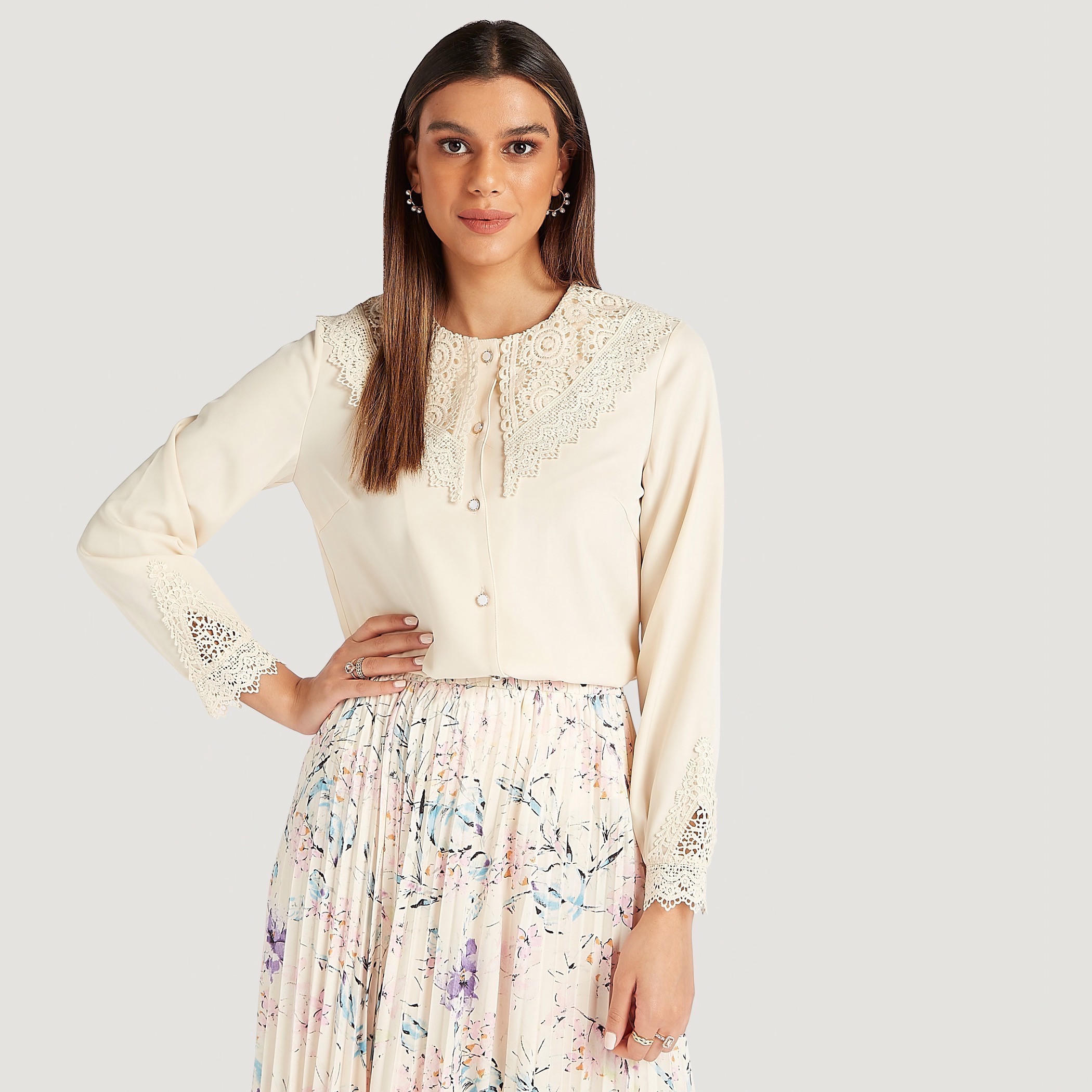 قميص بياقة مستديرة وأكمام طويلة وتفاصيل دانتيل-women-clothing-shirtsandblouses-shirts-image-1