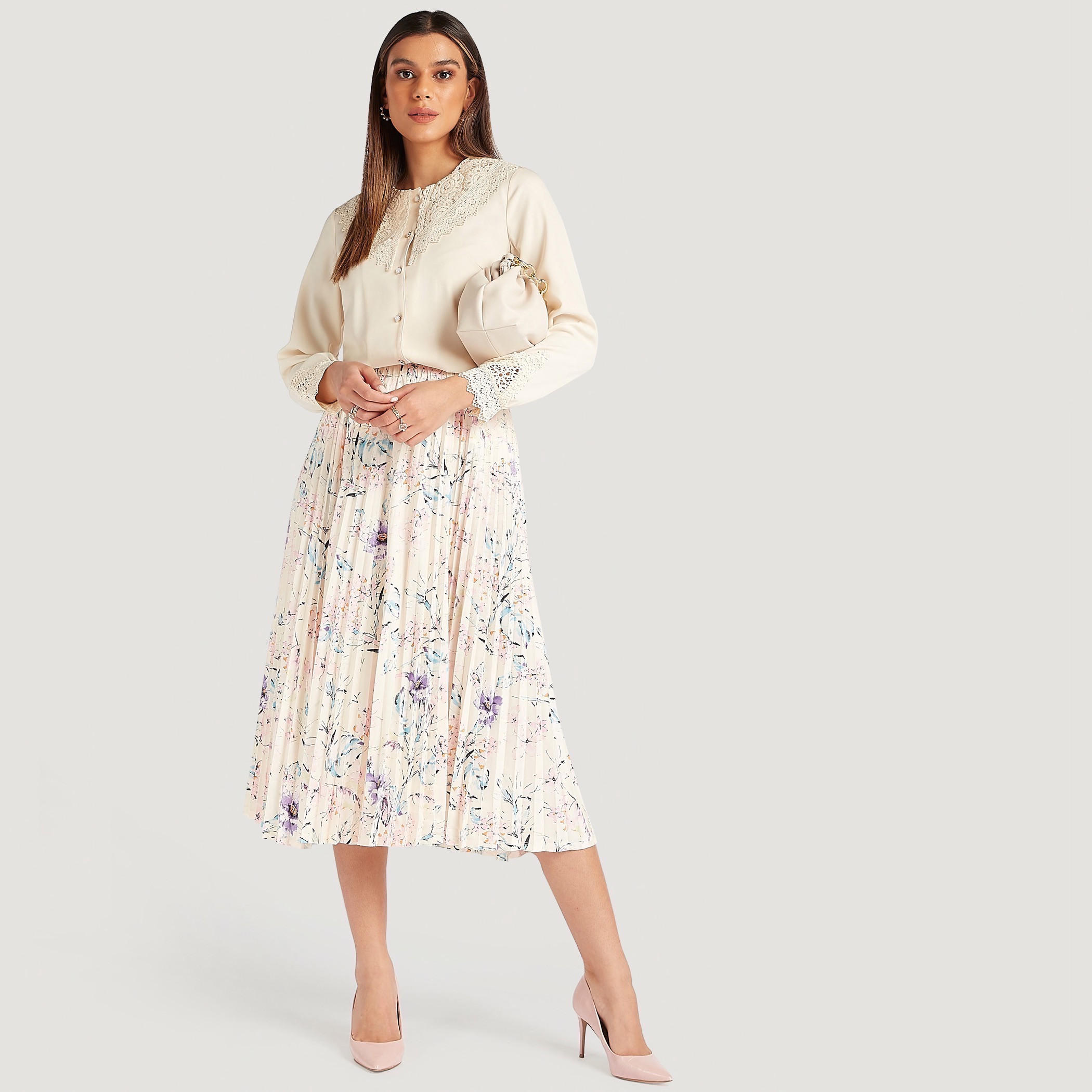 قميص بياقة مستديرة وأكمام طويلة وتفاصيل دانتيل-women-clothing-shirtsandblouses-shirts-image-2