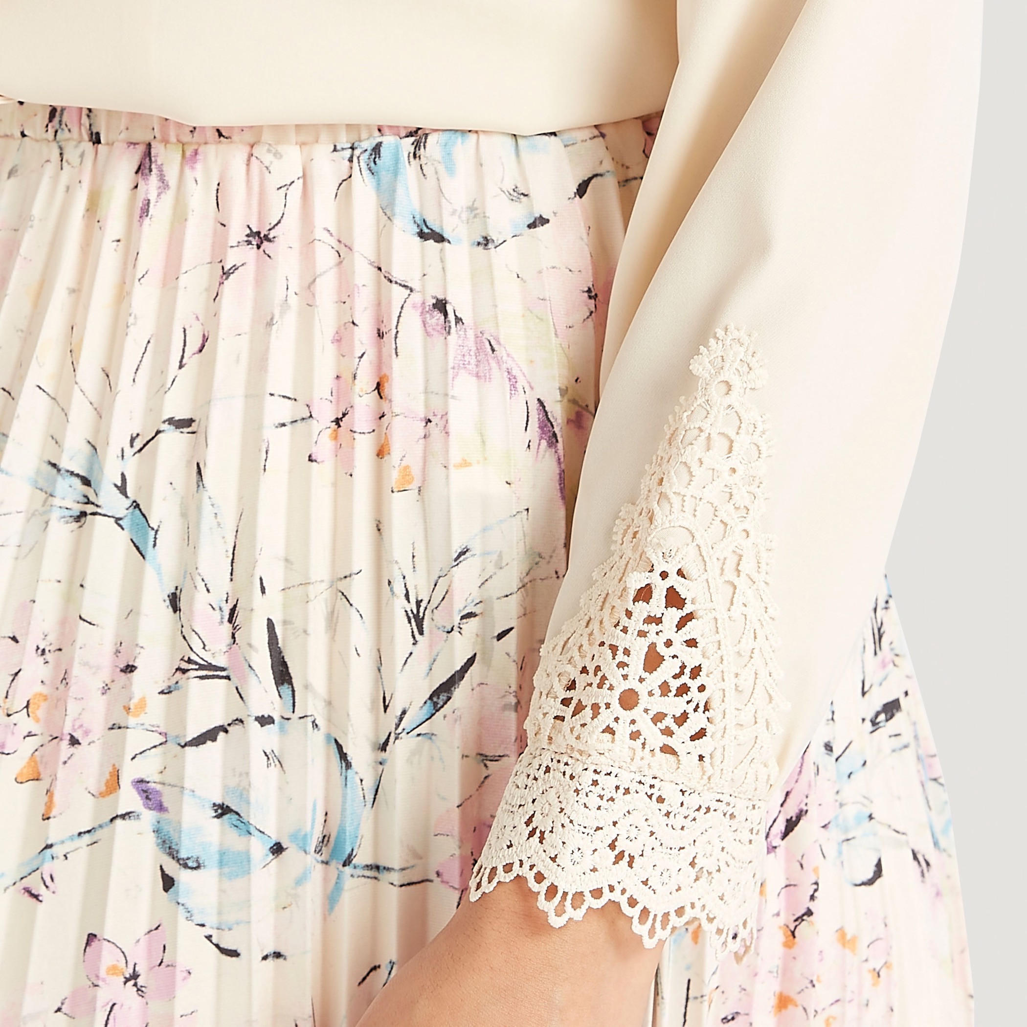 قميص بياقة مستديرة وأكمام طويلة وتفاصيل دانتيل-women-clothing-shirtsandblouses-shirts-image-5