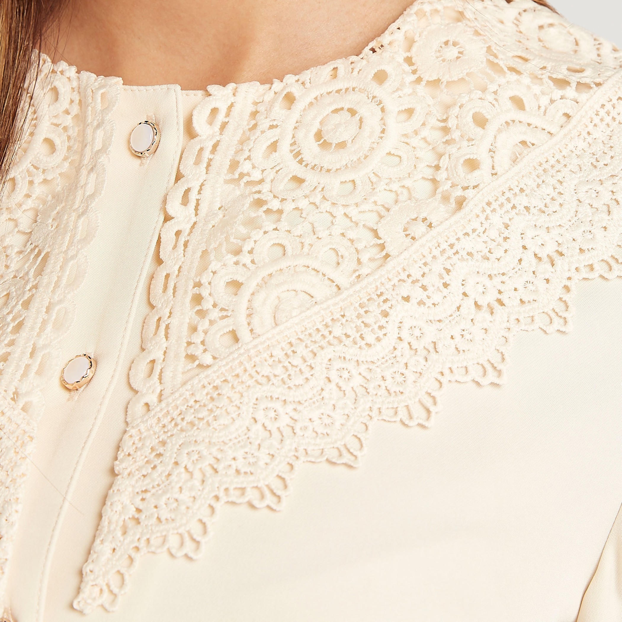 قميص بياقة مستديرة وأكمام طويلة وتفاصيل دانتيل-women-clothing-shirtsandblouses-shirts-image-7