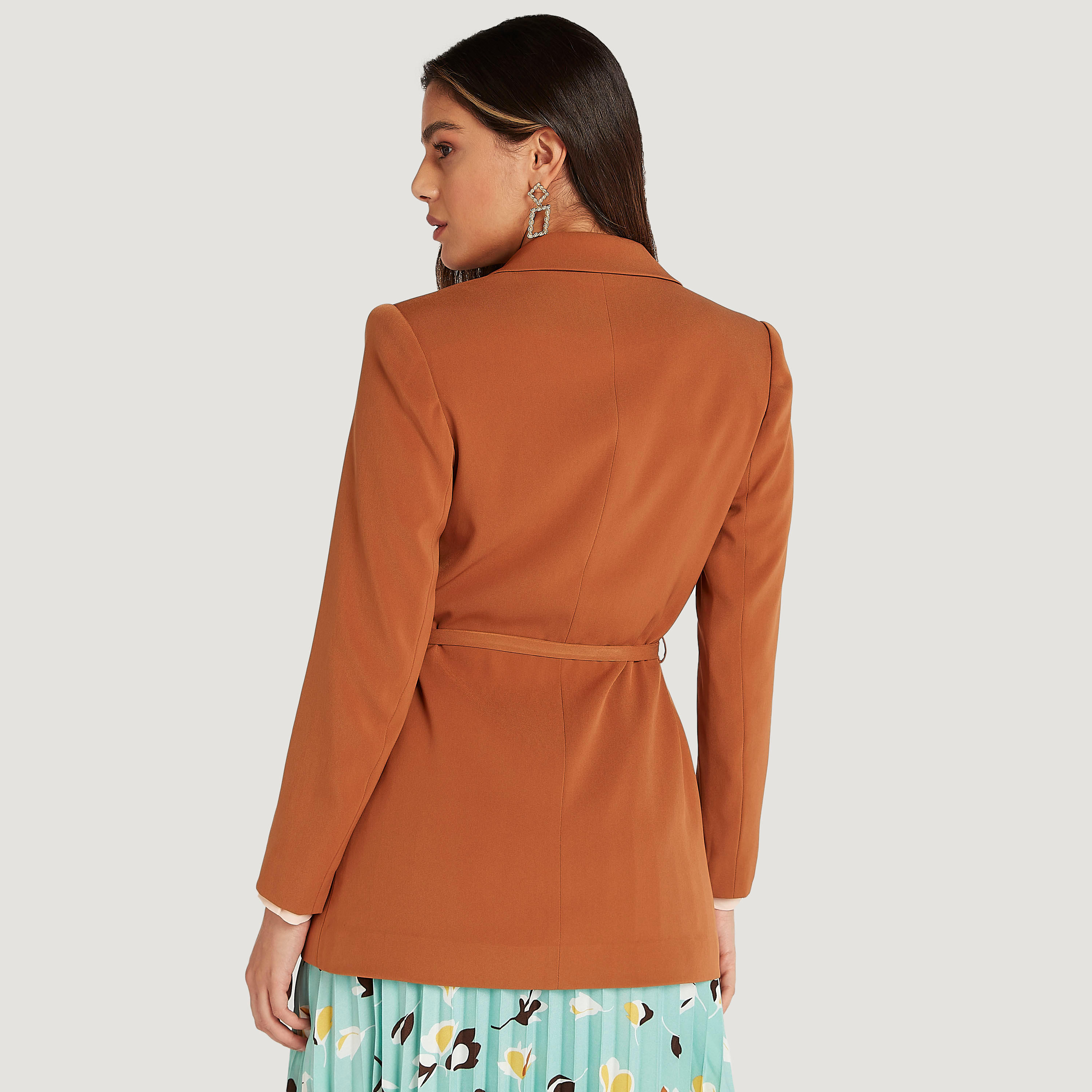 جاكيت بليزر سليم فيت بياقة عادية-women-clothing-coatsandjackets-blazers-image-4