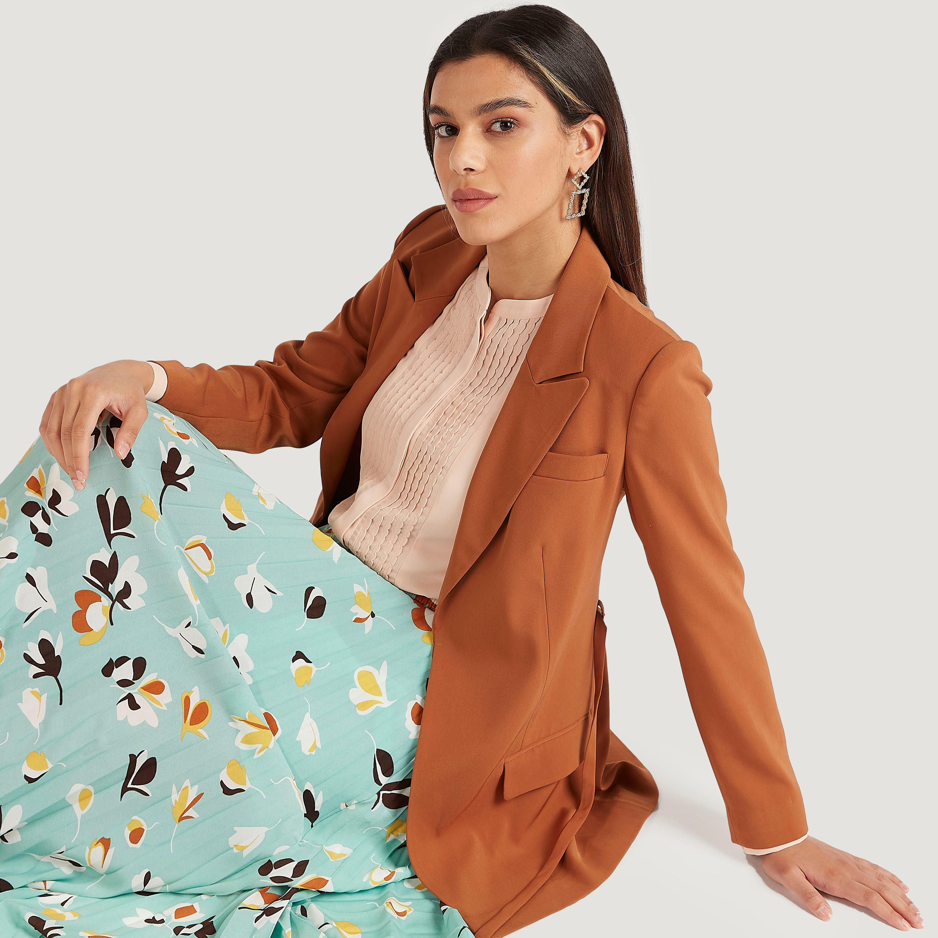 جاكيت بليزر سليم فيت بياقة عادية-women-clothing-coatsandjackets-blazers-image-3