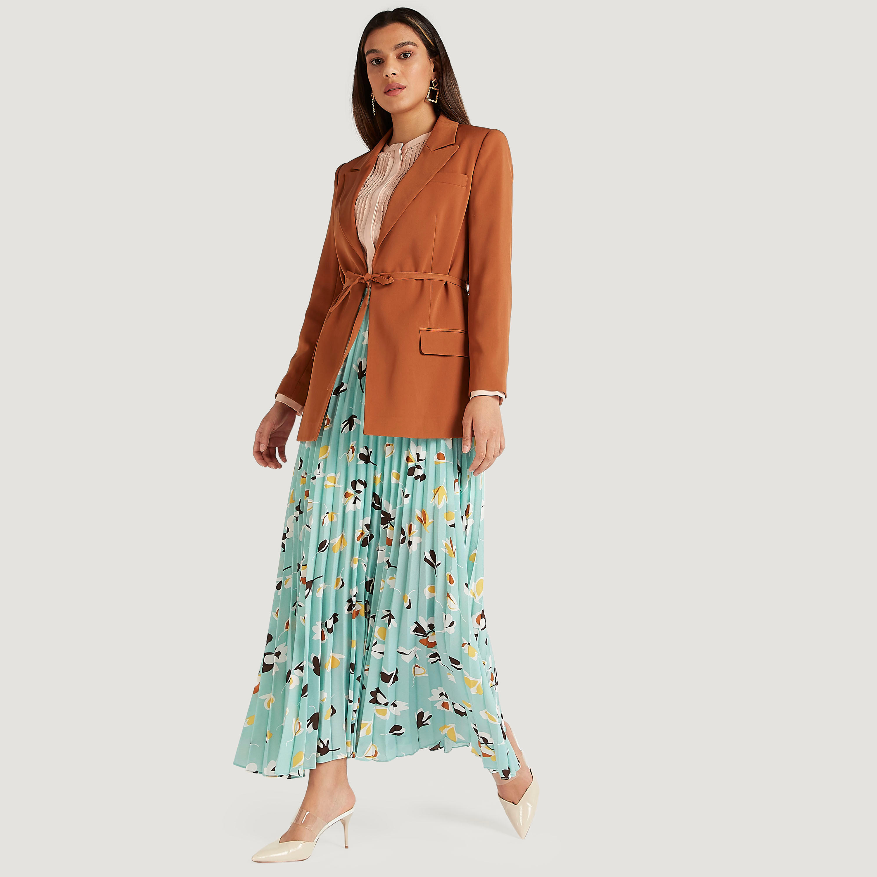جاكيت بليزر سليم فيت بياقة عادية-women-clothing-coatsandjackets-blazers-image-2