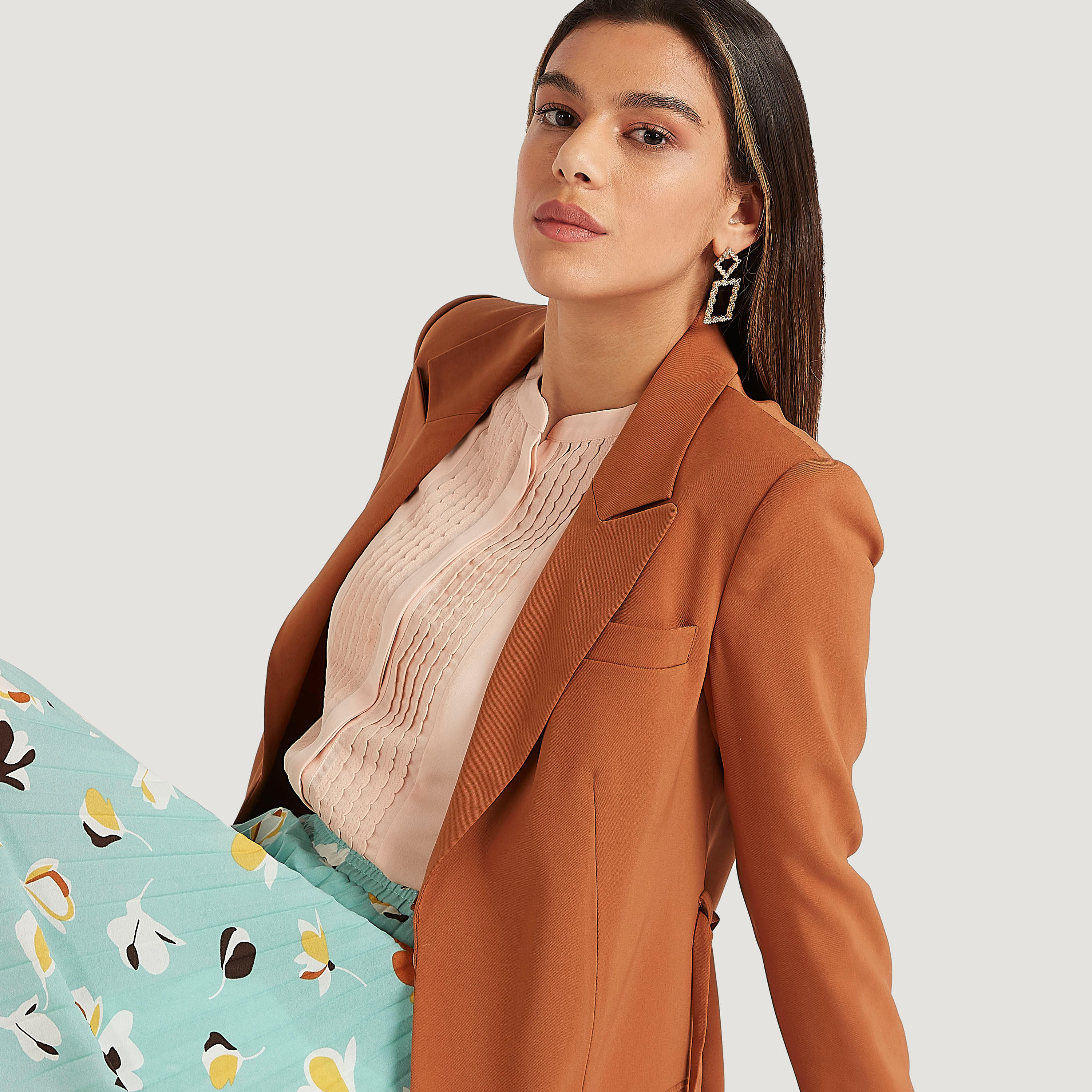 جاكيت بليزر سليم فيت بياقة عادية-women-clothing-coatsandjackets-blazers-image-1