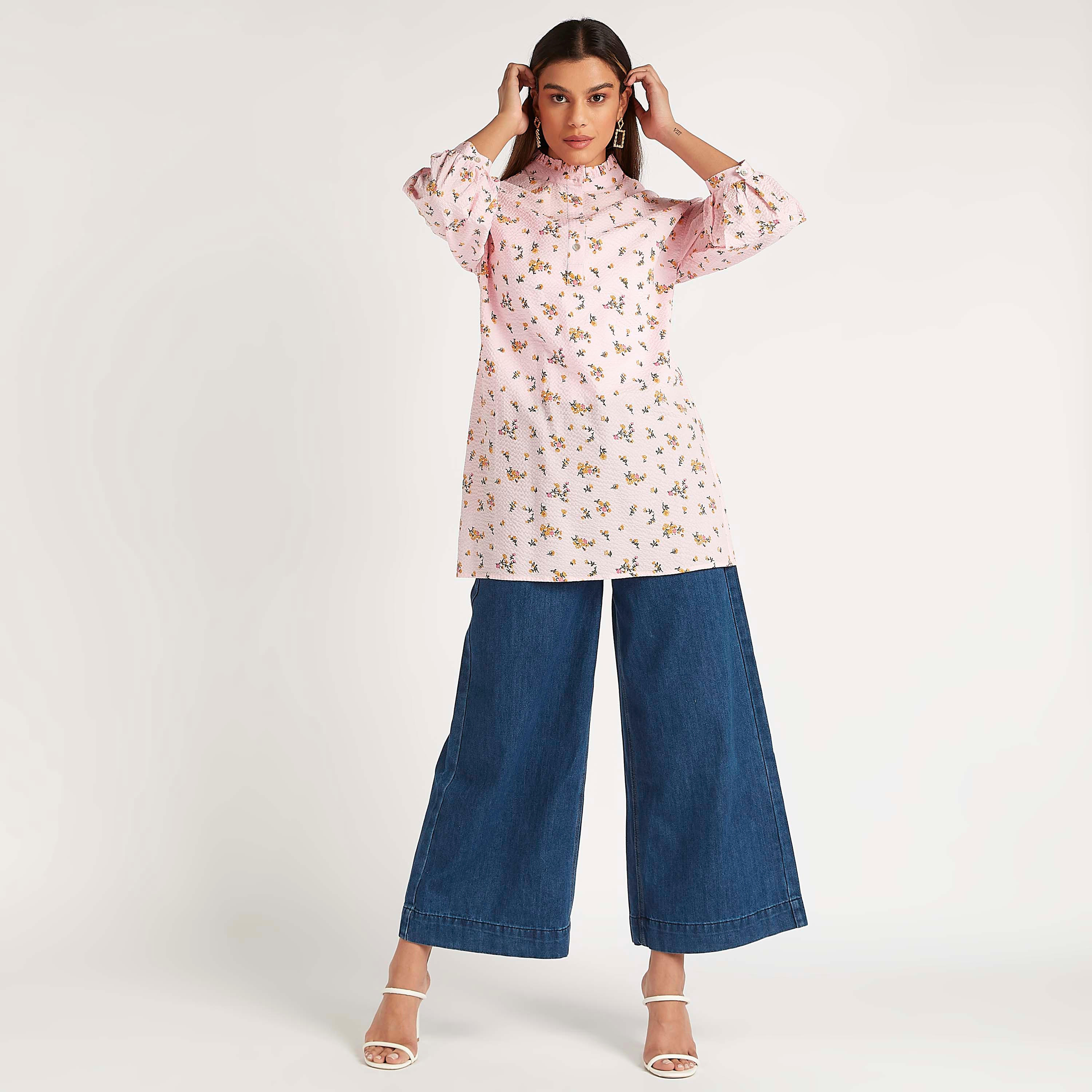 قميص بأكمام طويلة وياقة عالية وطبعات أزهار-women-clothing-shirtsandblouses-shirts-image-2