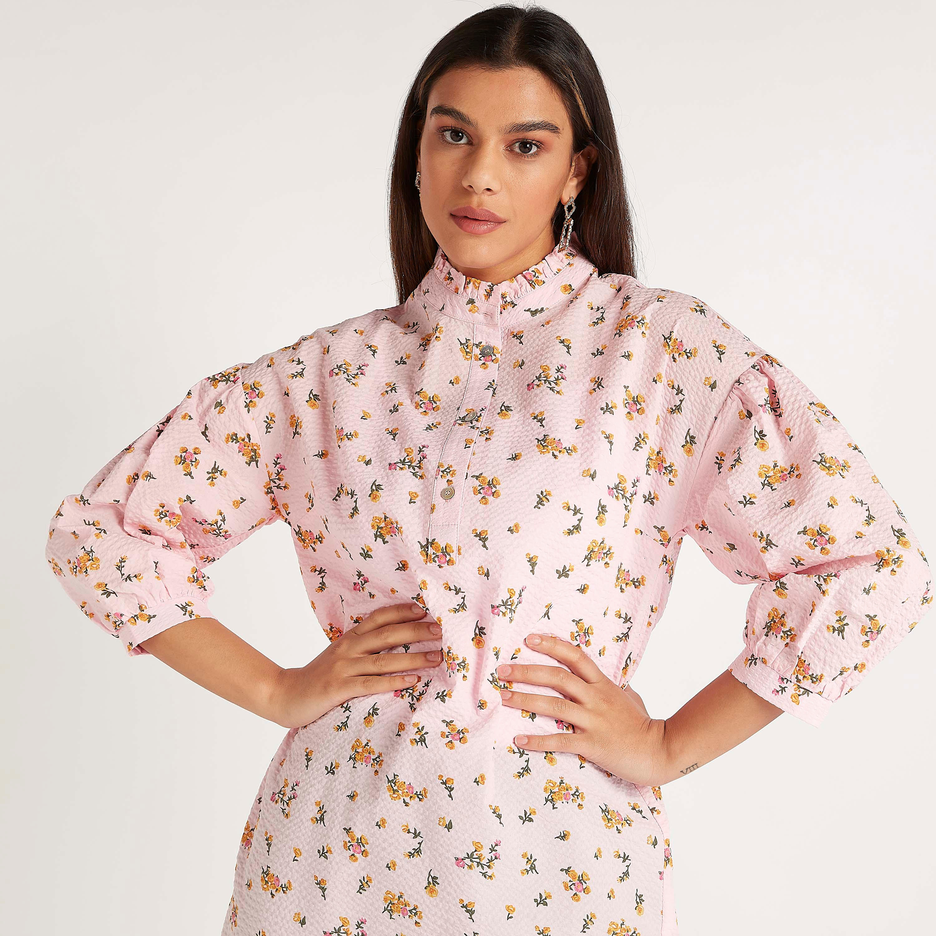 قميص بأكمام طويلة وياقة عالية وطبعات أزهار-women-clothing-shirtsandblouses-shirts-image-5