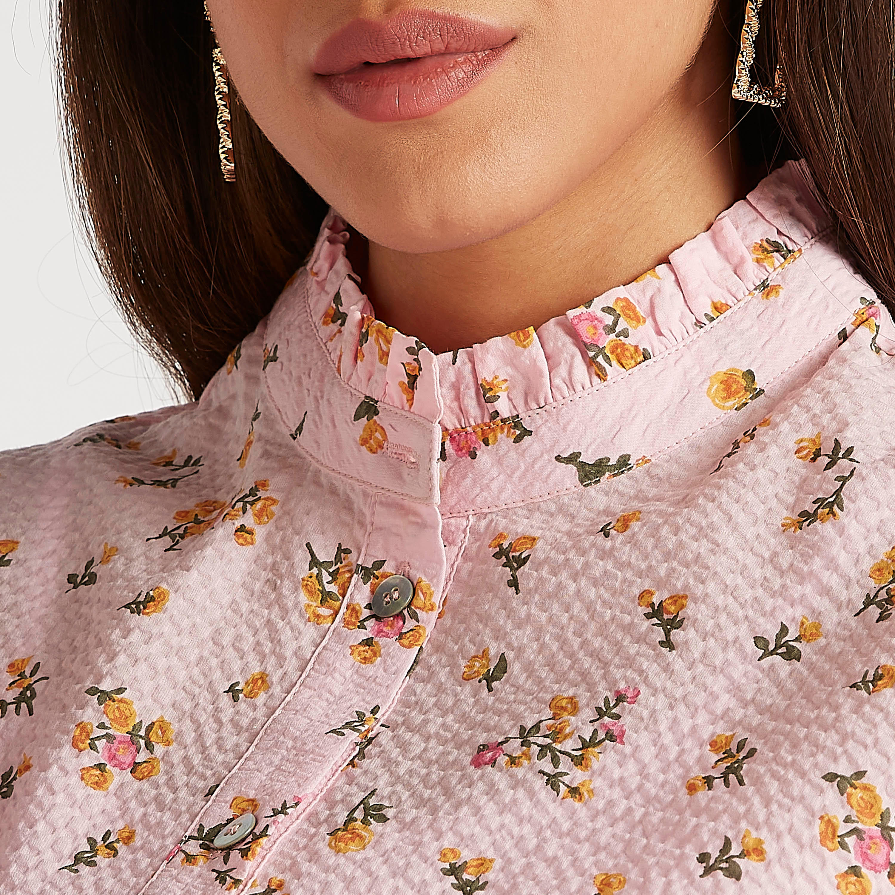 قميص بأكمام طويلة وياقة عالية وطبعات أزهار-women-clothing-shirtsandblouses-shirts-image-6