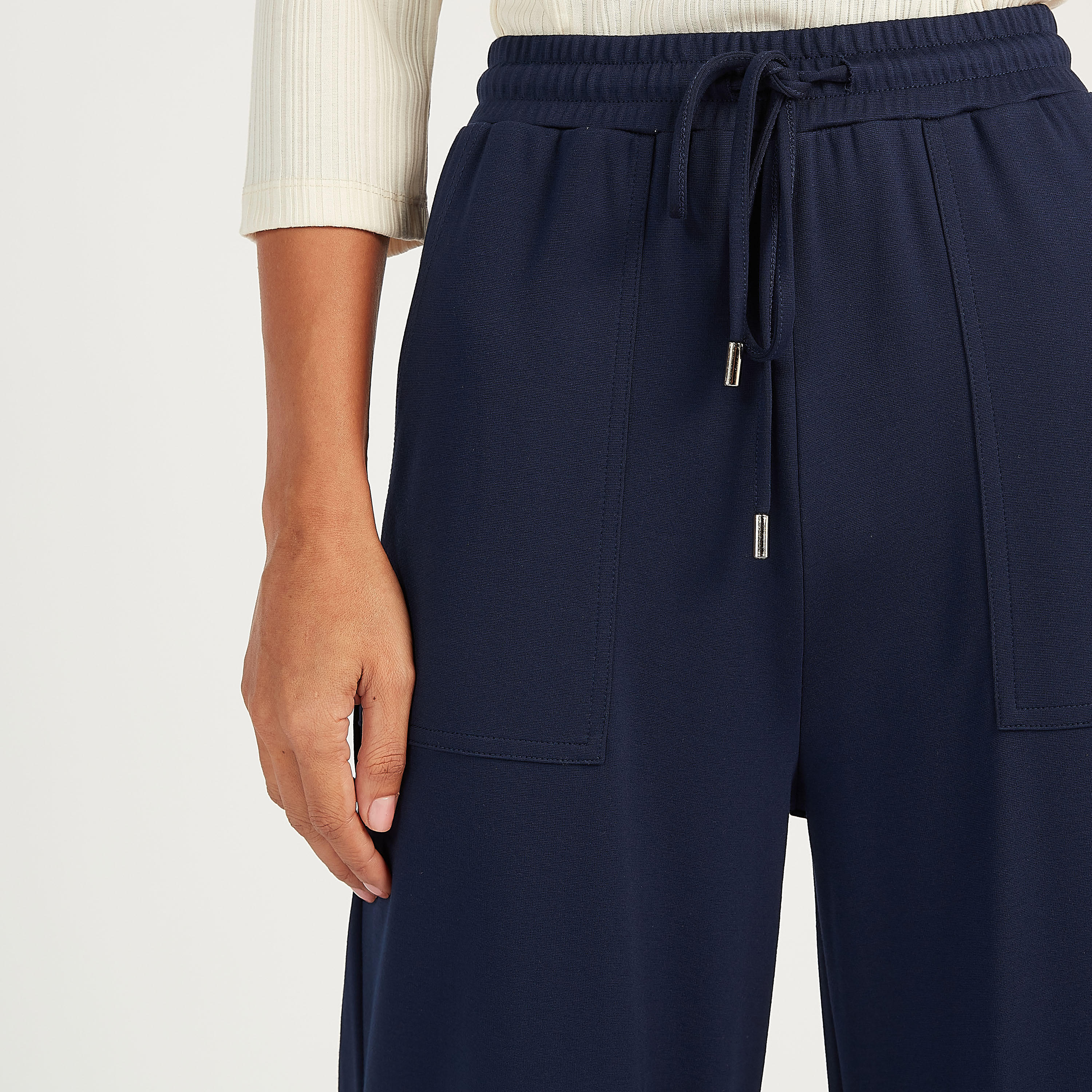 بنطلون سادة بساق واسعة وخصر مطّاطي متوسّط الارتفاع وجيوب-women-clothing-bottoms-trousers-image-3