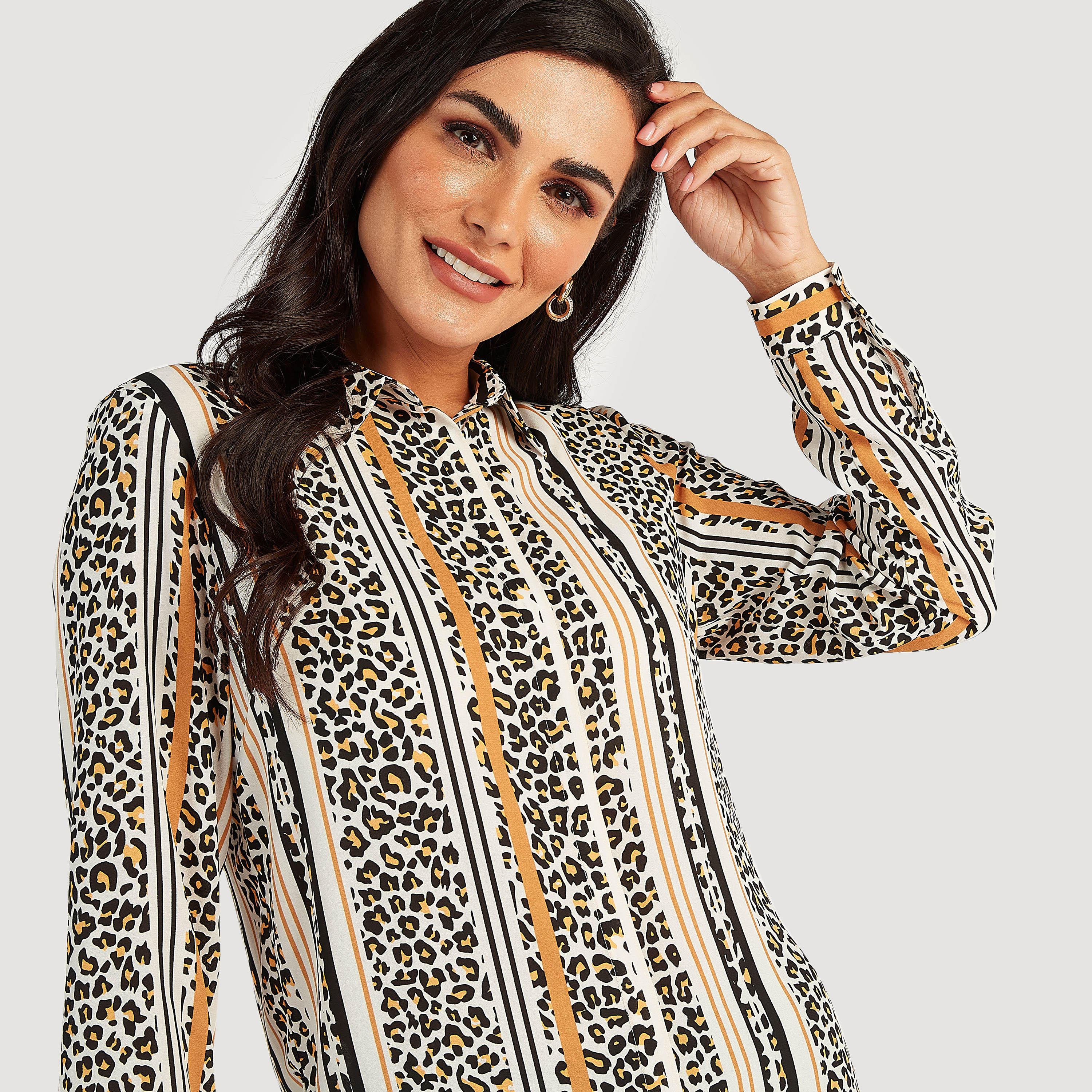 قميص بطبعات حيوانات وياقة عادية وأكمام طويلة-women-clothing-shirtsandblouses-shirts-image-3