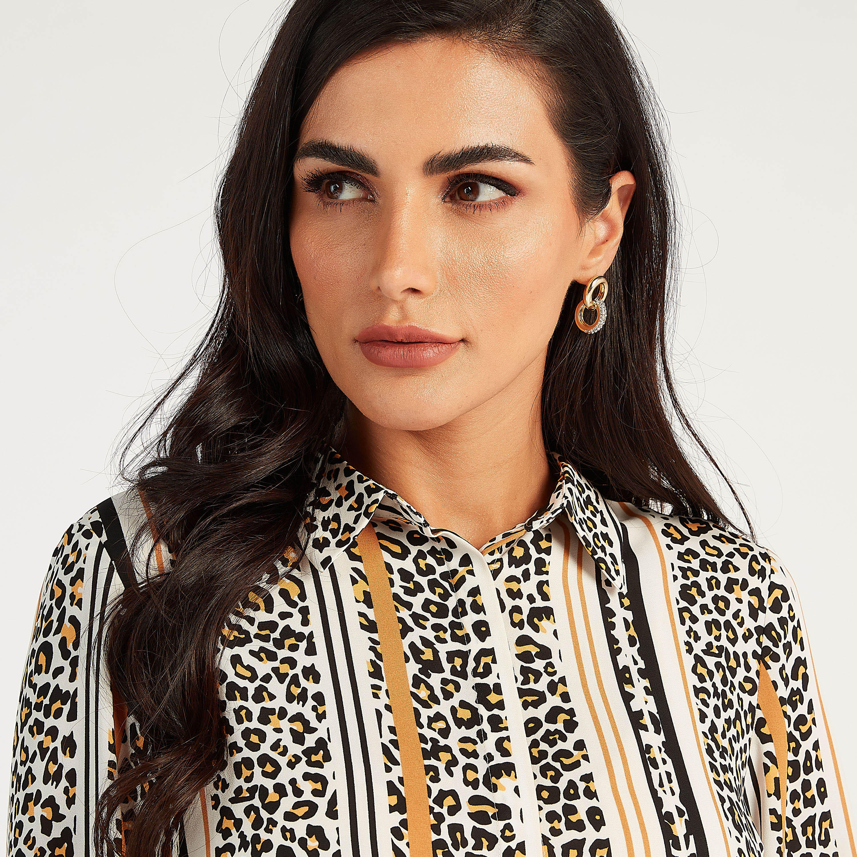 قميص بطبعات حيوانات وياقة عادية وأكمام طويلة-women-clothing-shirtsandblouses-shirts-image-5