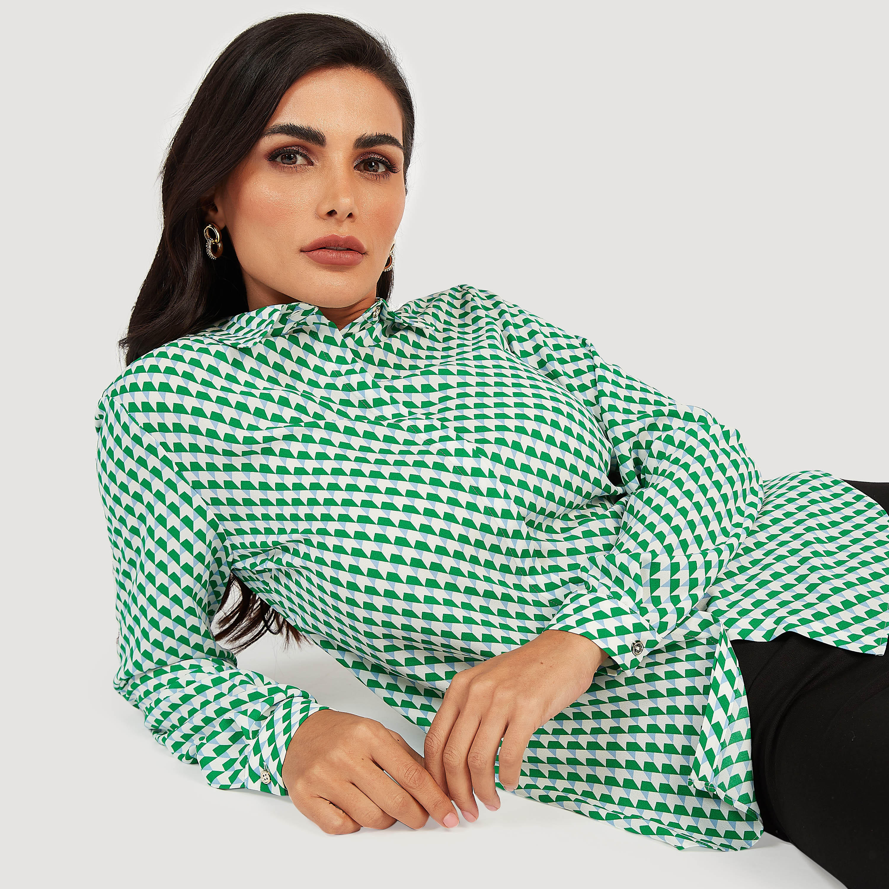 قميص بياقة عادية وأكمام طويلة وطبعات-women-clothing-shirtsandblouses-shirts-image-4