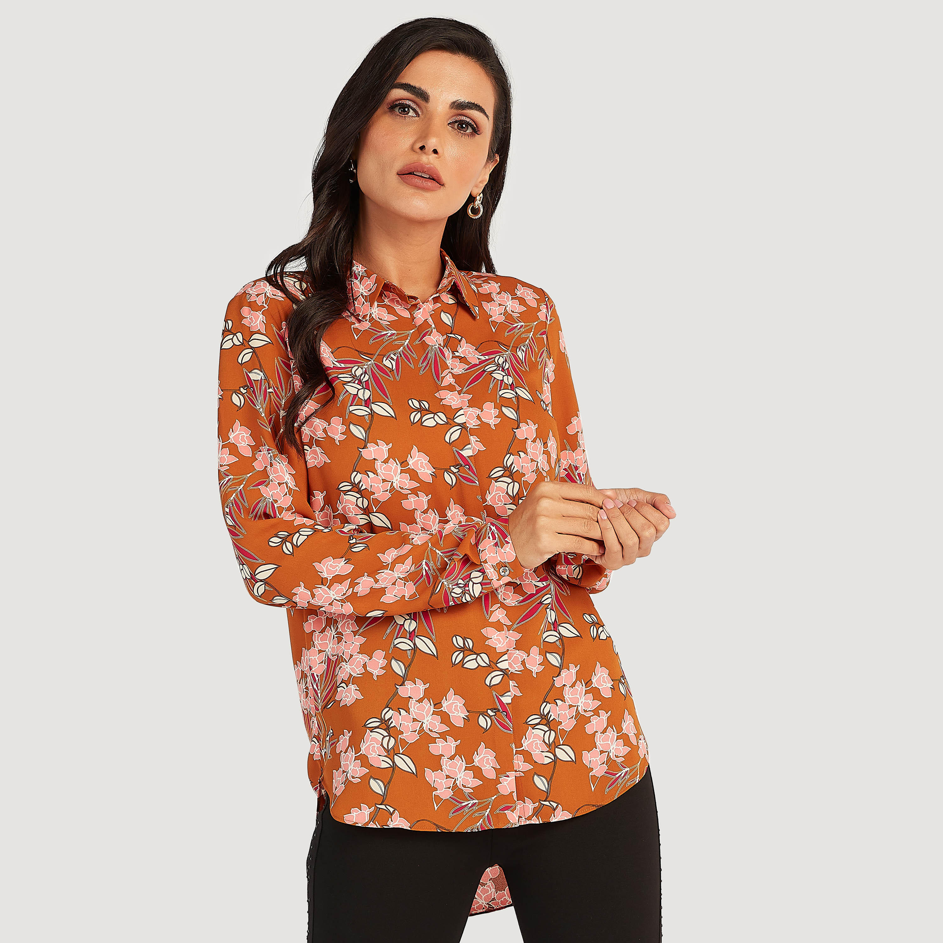 قميص بطبعات أزهار وياقة عادية وأكمام طويلة-women-clothing-shirtsandblouses-shirts-image-1