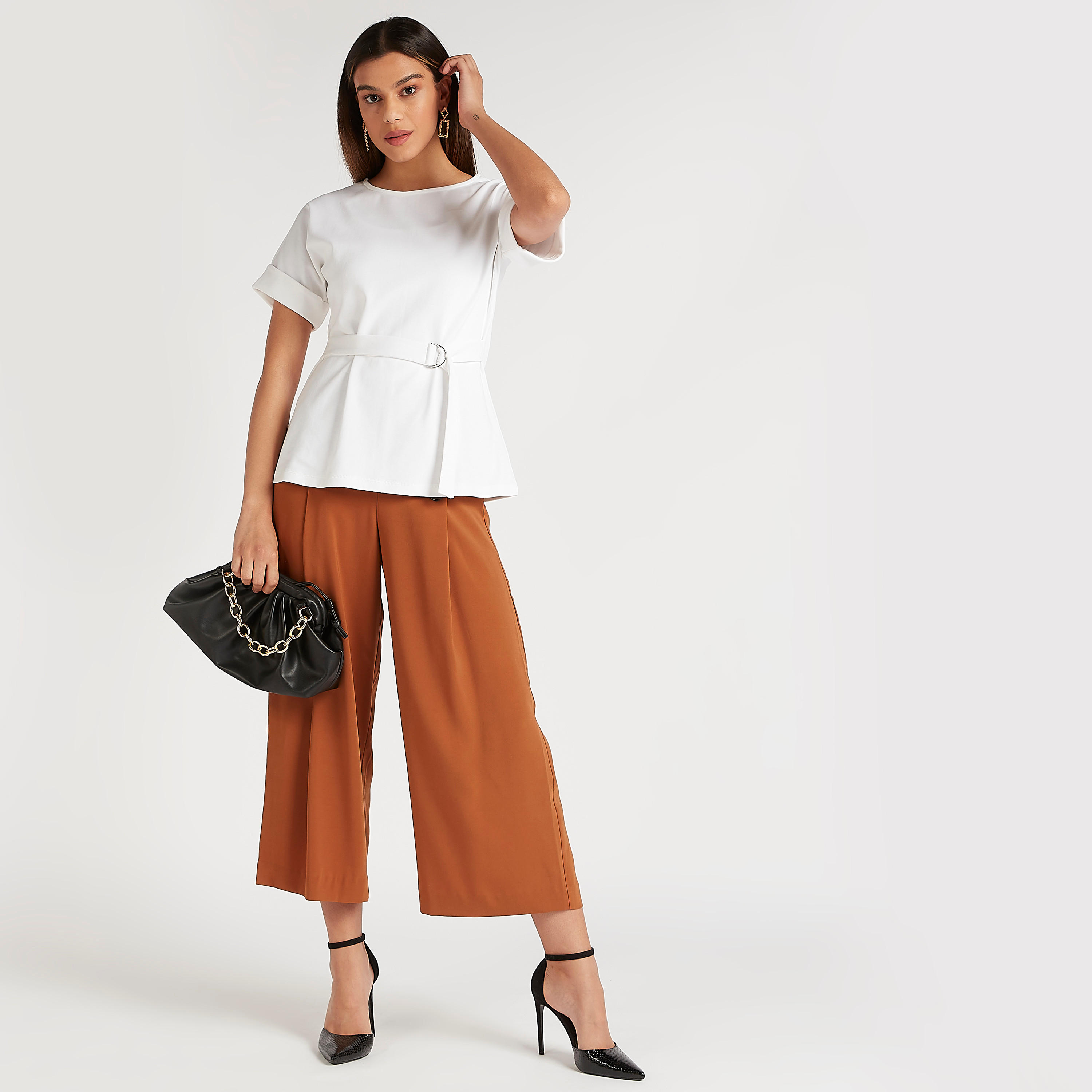بلوزة سادة بياقة مستديرة وأكمام قصيرة وحزام-women-clothing-shirtsandblouses-blouses-image-5