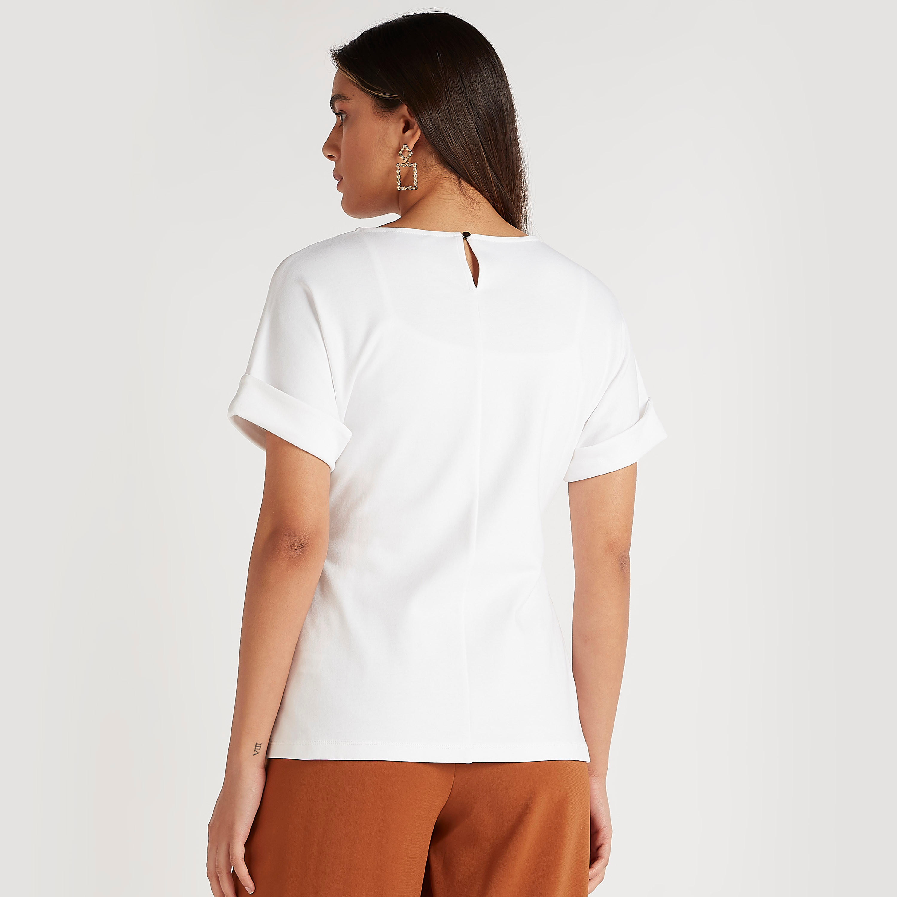 بلوزة سادة بياقة مستديرة وأكمام قصيرة وحزام-women-clothing-shirtsandblouses-blouses-image-3