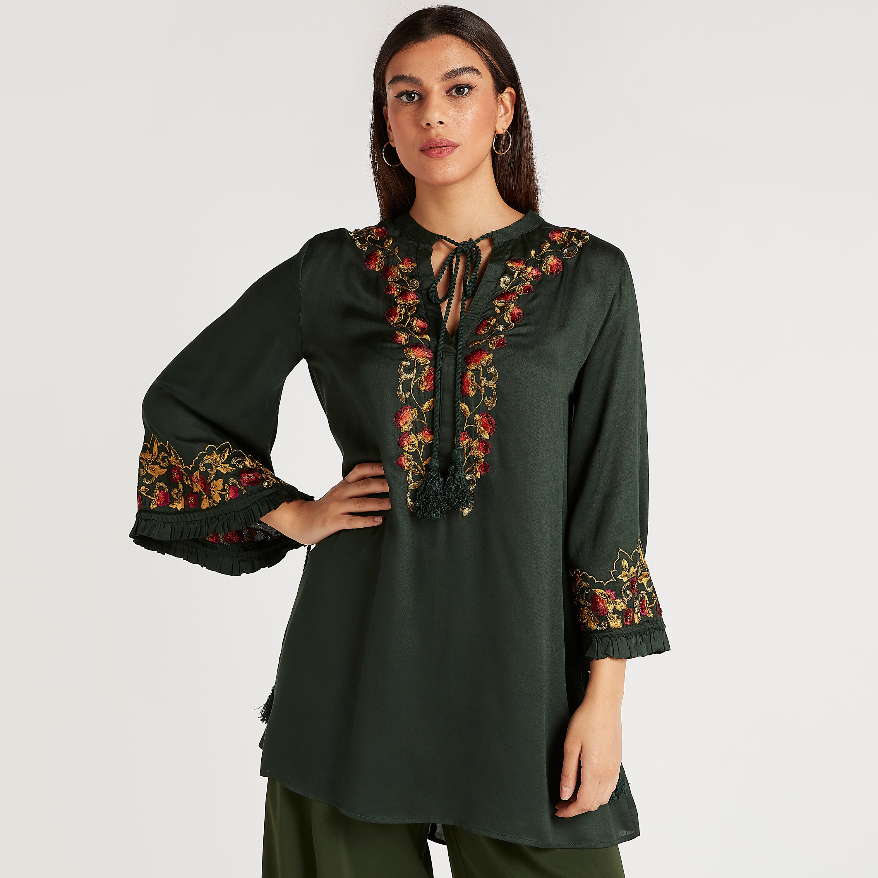 تونيك مطرّز بأكمام واسعة وربطة عنق-women-clothing-shirtsandblouses-blouses-image-1