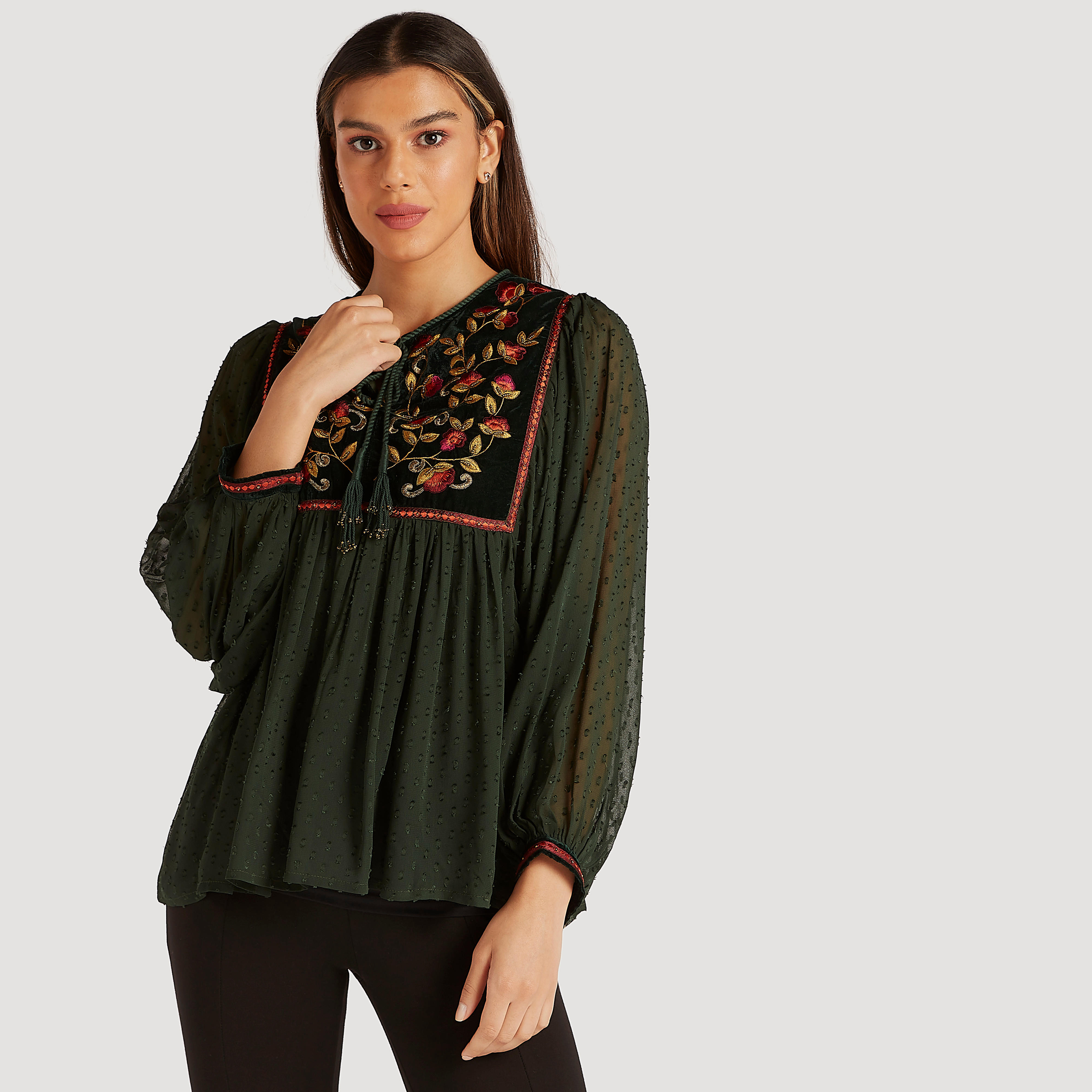 بلوزة مطرزة بأكمام طويلة وياقة برباط-women-clothing-shirtsandblouses-blouses-image-1