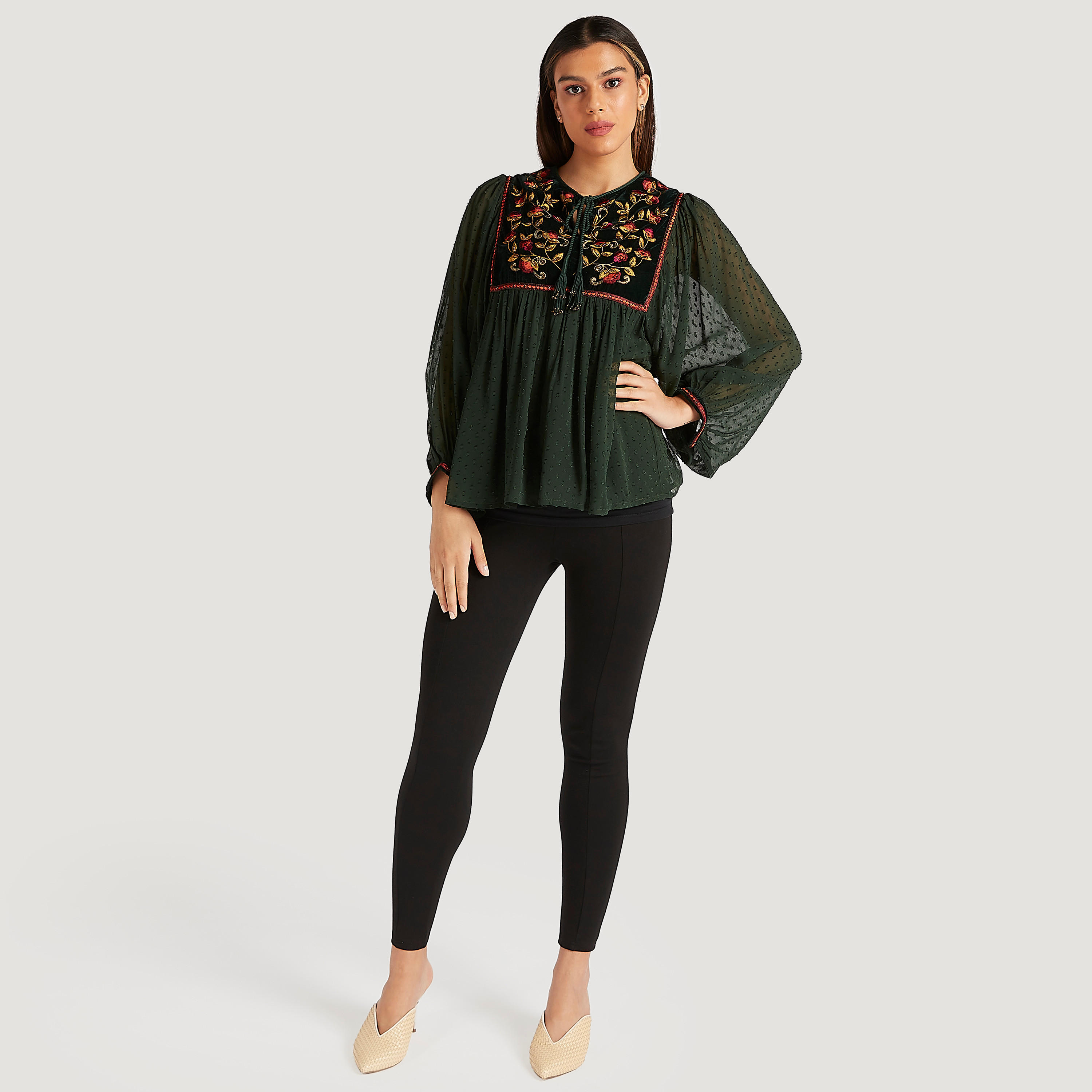 بلوزة مطرزة بأكمام طويلة وياقة برباط-women-clothing-shirtsandblouses-blouses-image-2