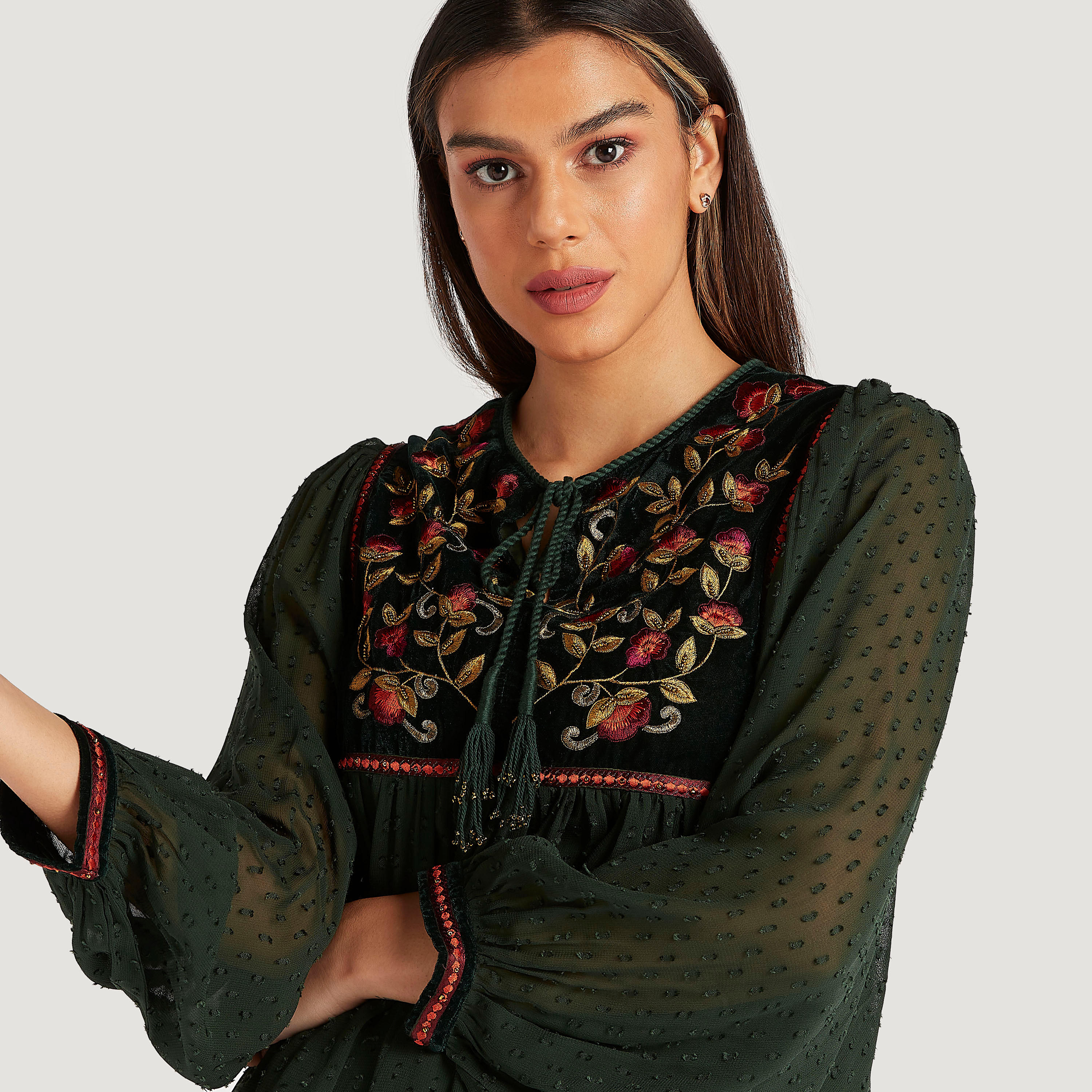 بلوزة مطرزة بأكمام طويلة وياقة برباط-women-clothing-shirtsandblouses-blouses-image-3