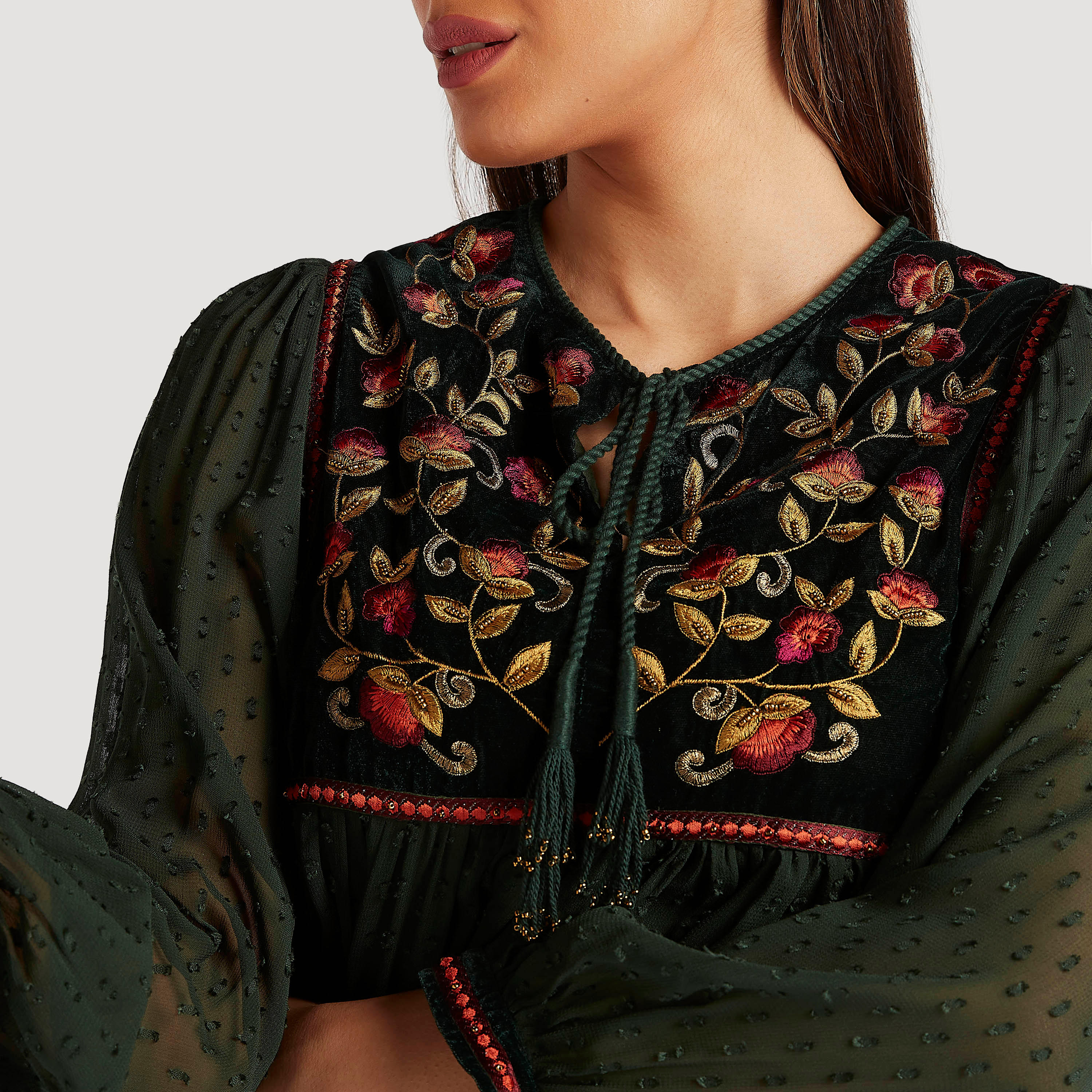 بلوزة مطرزة بأكمام طويلة وياقة برباط-women-clothing-shirtsandblouses-blouses-image-5