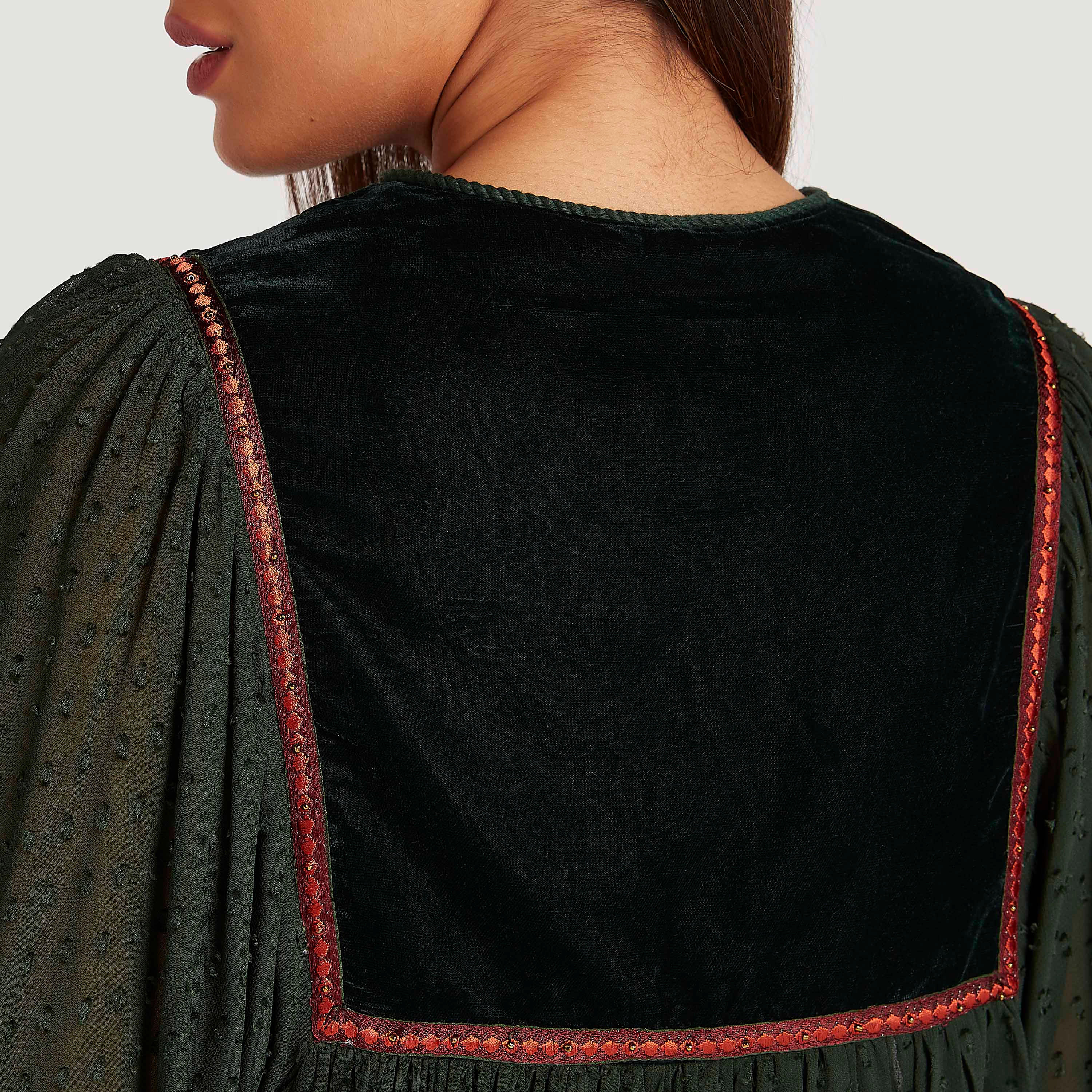 بلوزة مطرزة بأكمام طويلة وياقة برباط-women-clothing-shirtsandblouses-blouses-image-7
