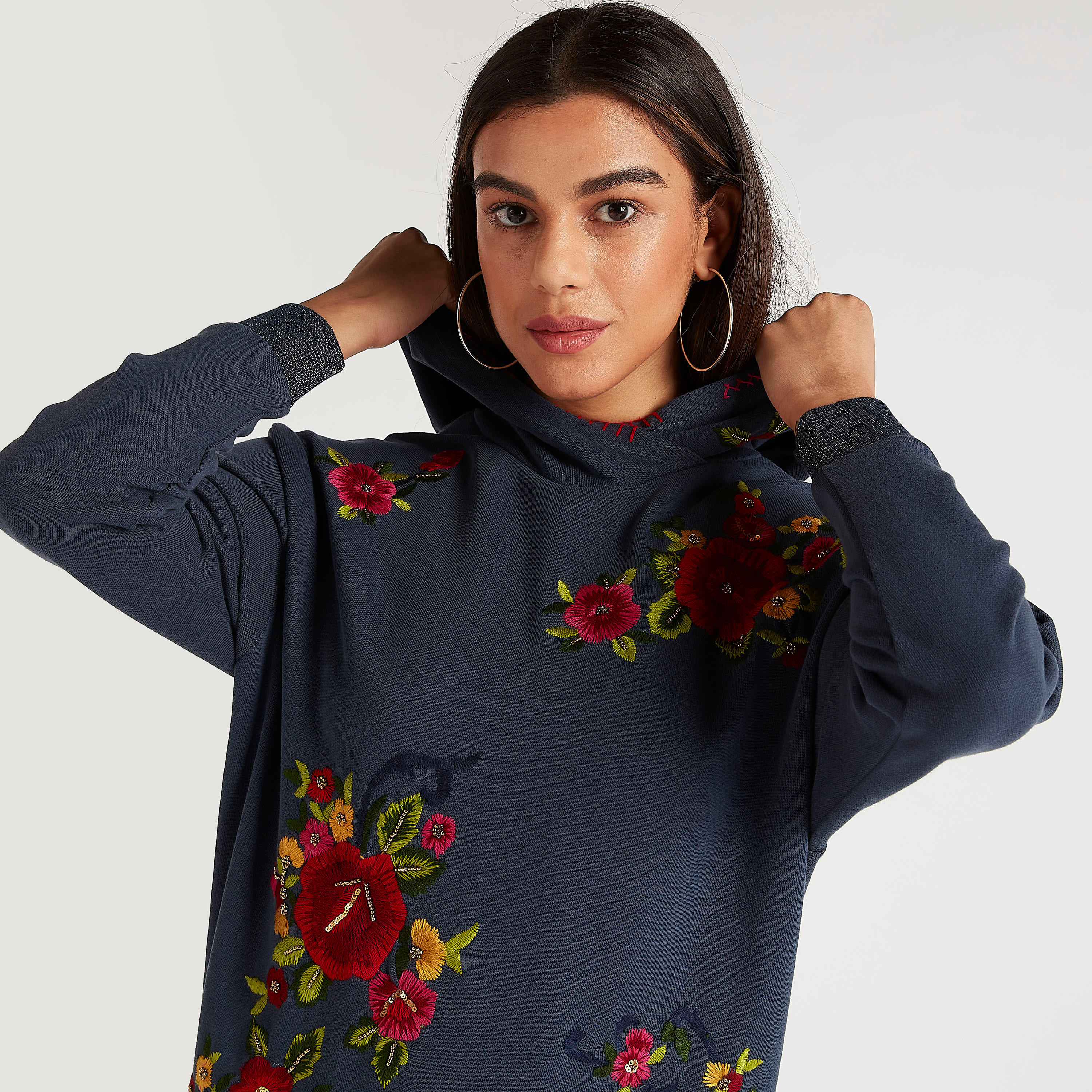 هودي مطرّز بأكمام طويلة مطرزة بأساور مطّاطية-women-clothing-cardigansandjumpers-jumpers-image-3
