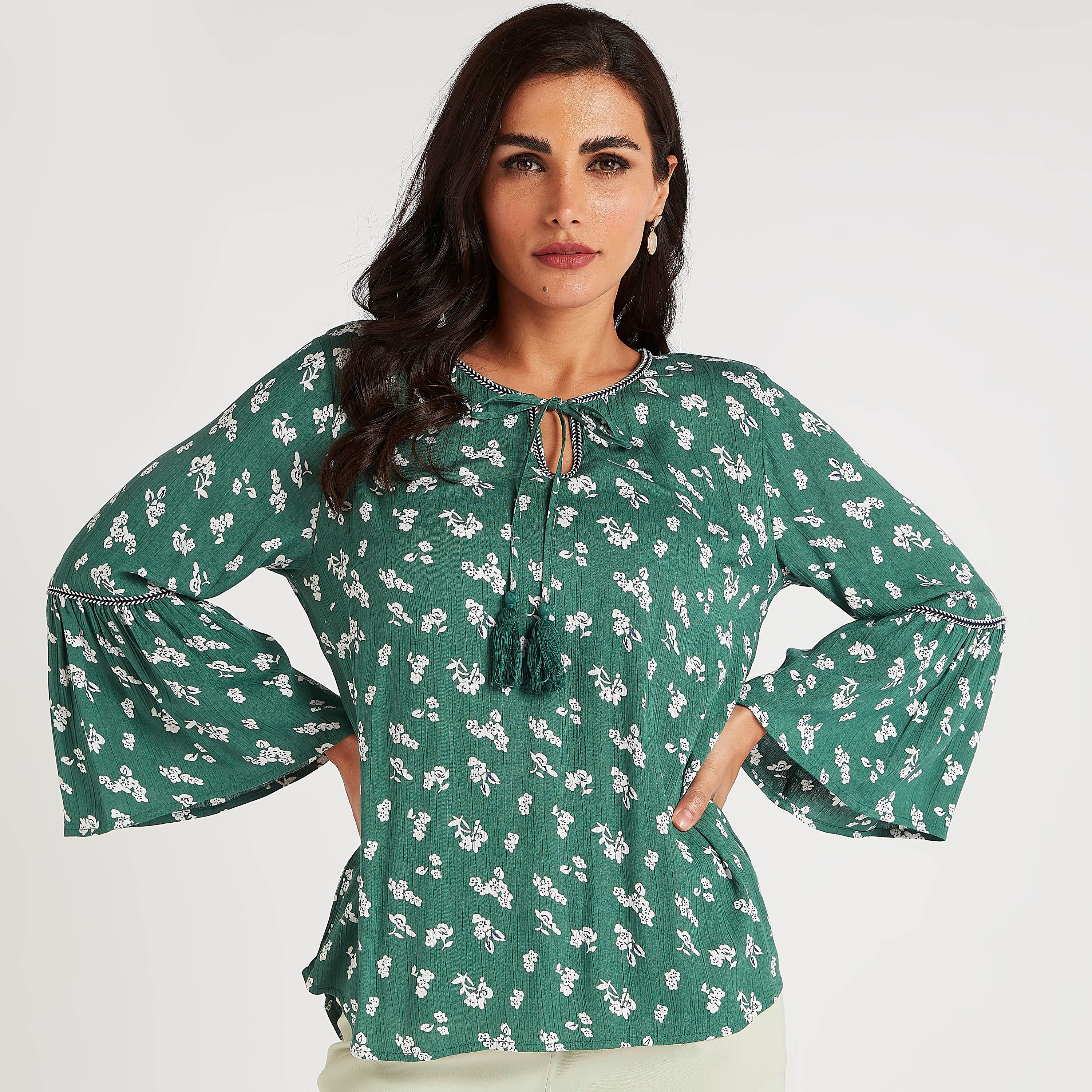 بلوزة مطرّزة بأكمام واسعة وربطة عنق-women-clothing-shirtsandblouses-blouses-image-6