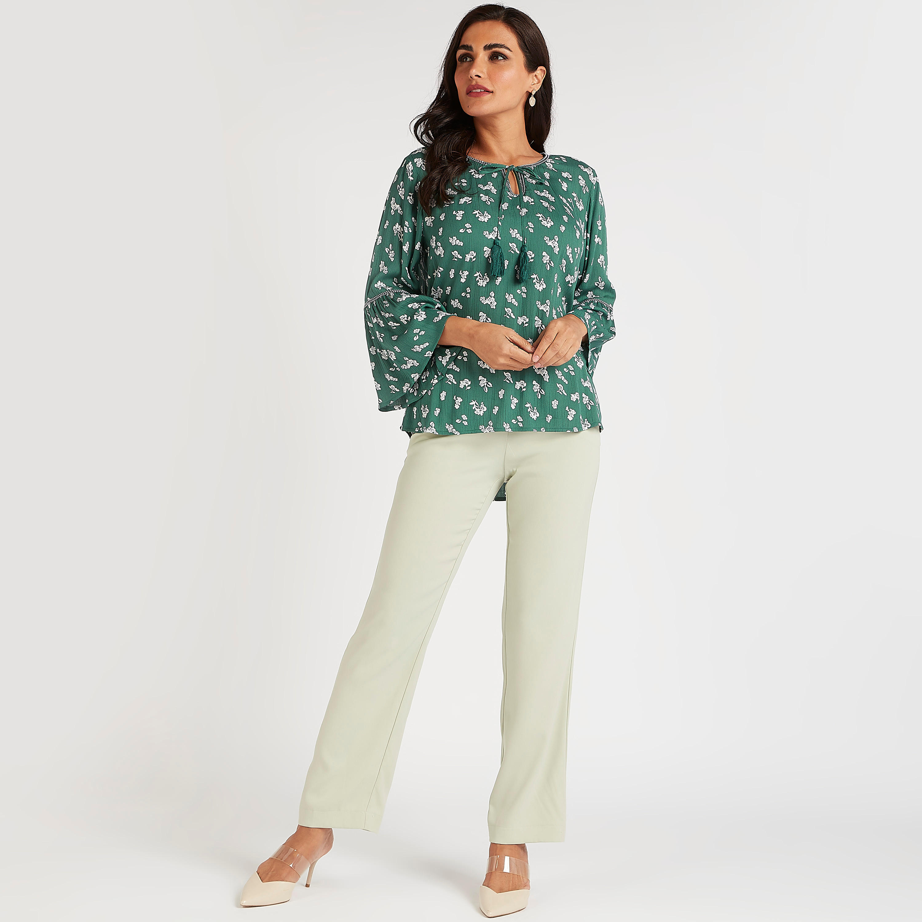 بلوزة مطرّزة بأكمام واسعة وربطة عنق-women-clothing-shirtsandblouses-blouses-image-1