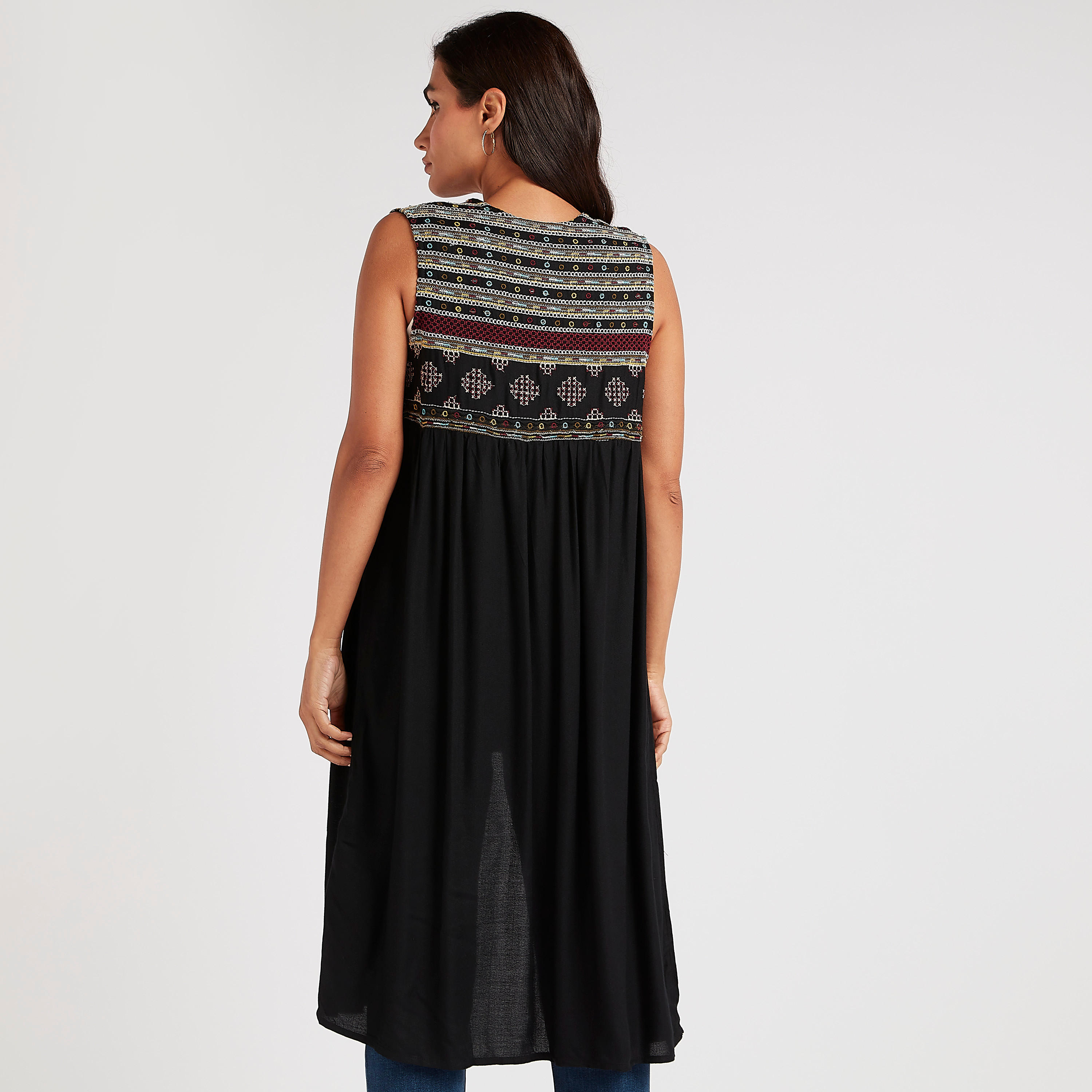 جاكيت مطرّز طويل دون أكمام-women-winterwear-coatsandjackets-jackets-image-1