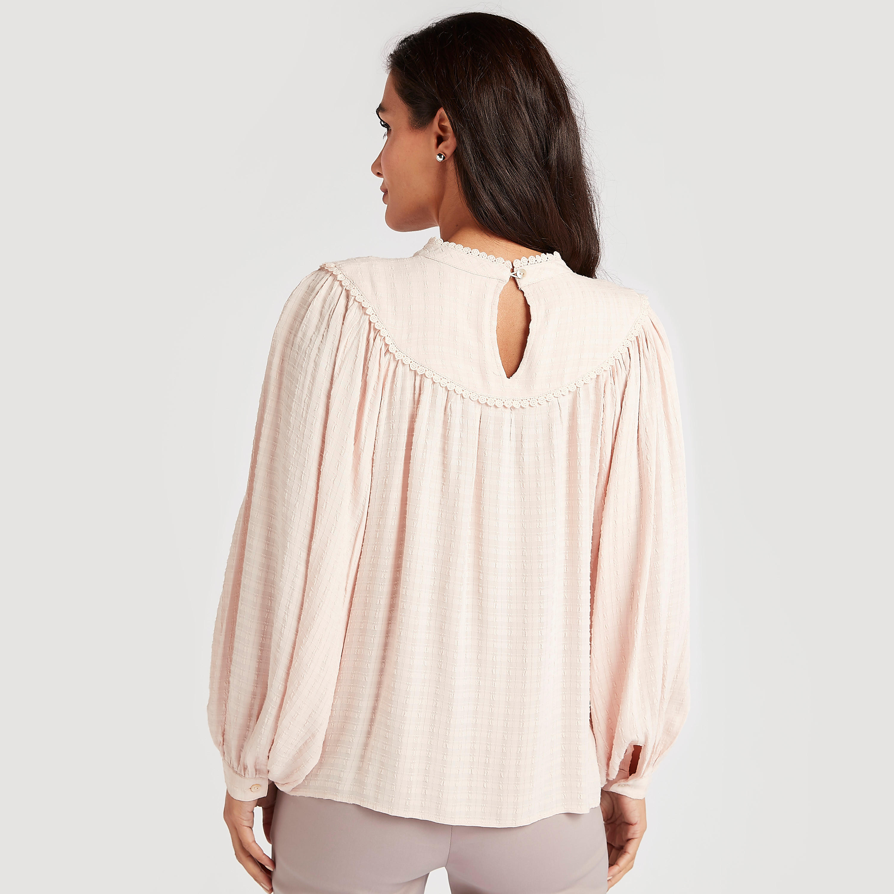 بلوزة بارزة الملمس بياقة عالية وأكمام بيشوب-women-clothing-shirtsandblouses-blouses-image-5