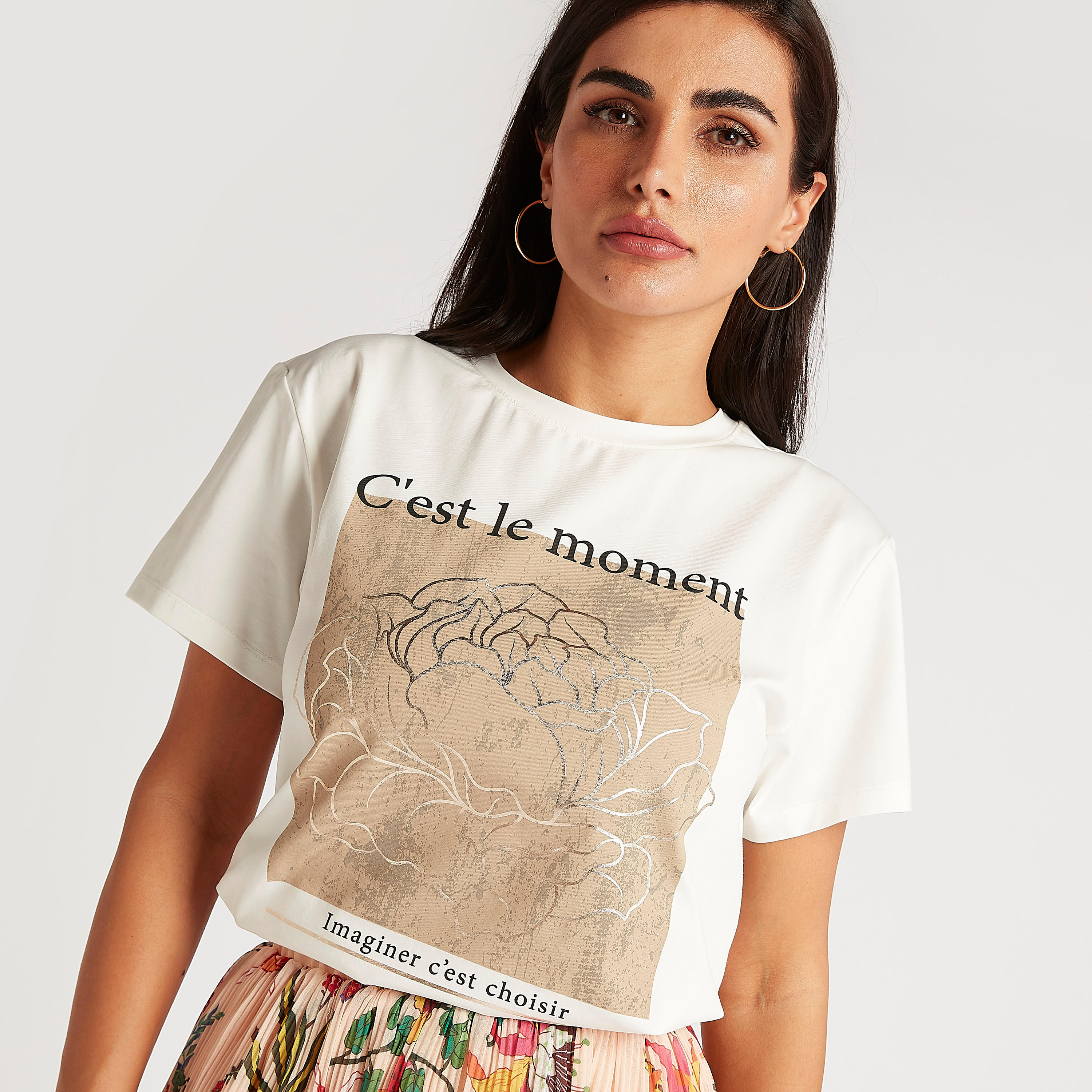 تيشيرت بياقة ضيّقة وأكمام قصيرة وطبعات-women-clothing-tshirts-image-5