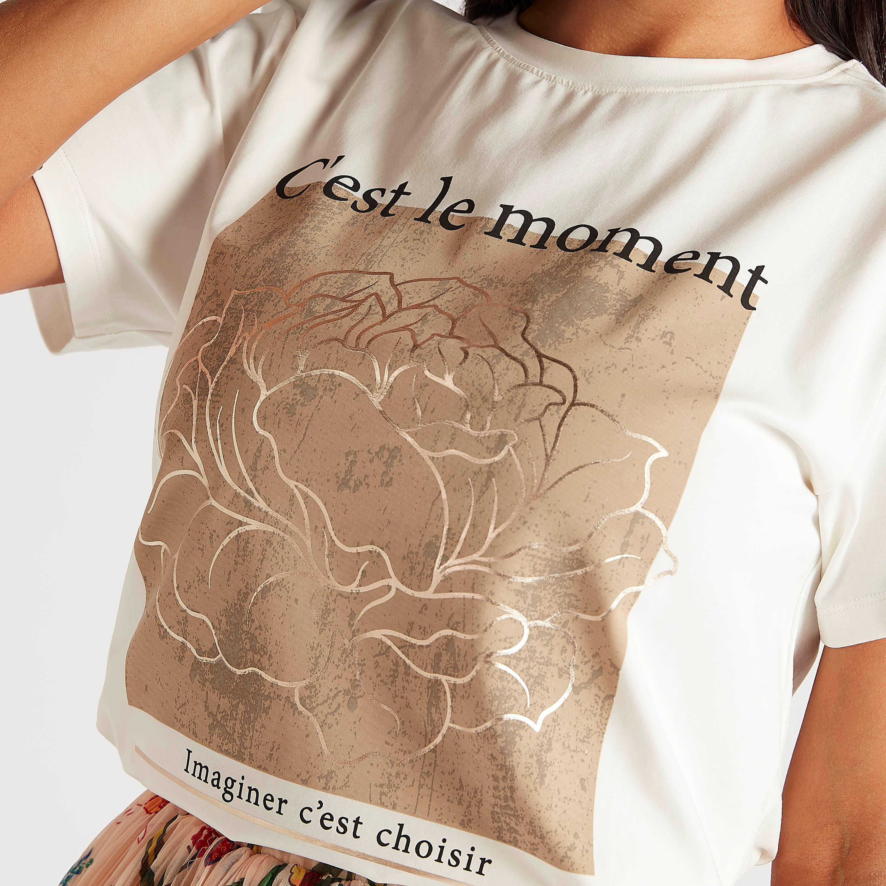 تيشيرت بياقة ضيّقة وأكمام قصيرة وطبعات-women-clothing-tshirts-image-3