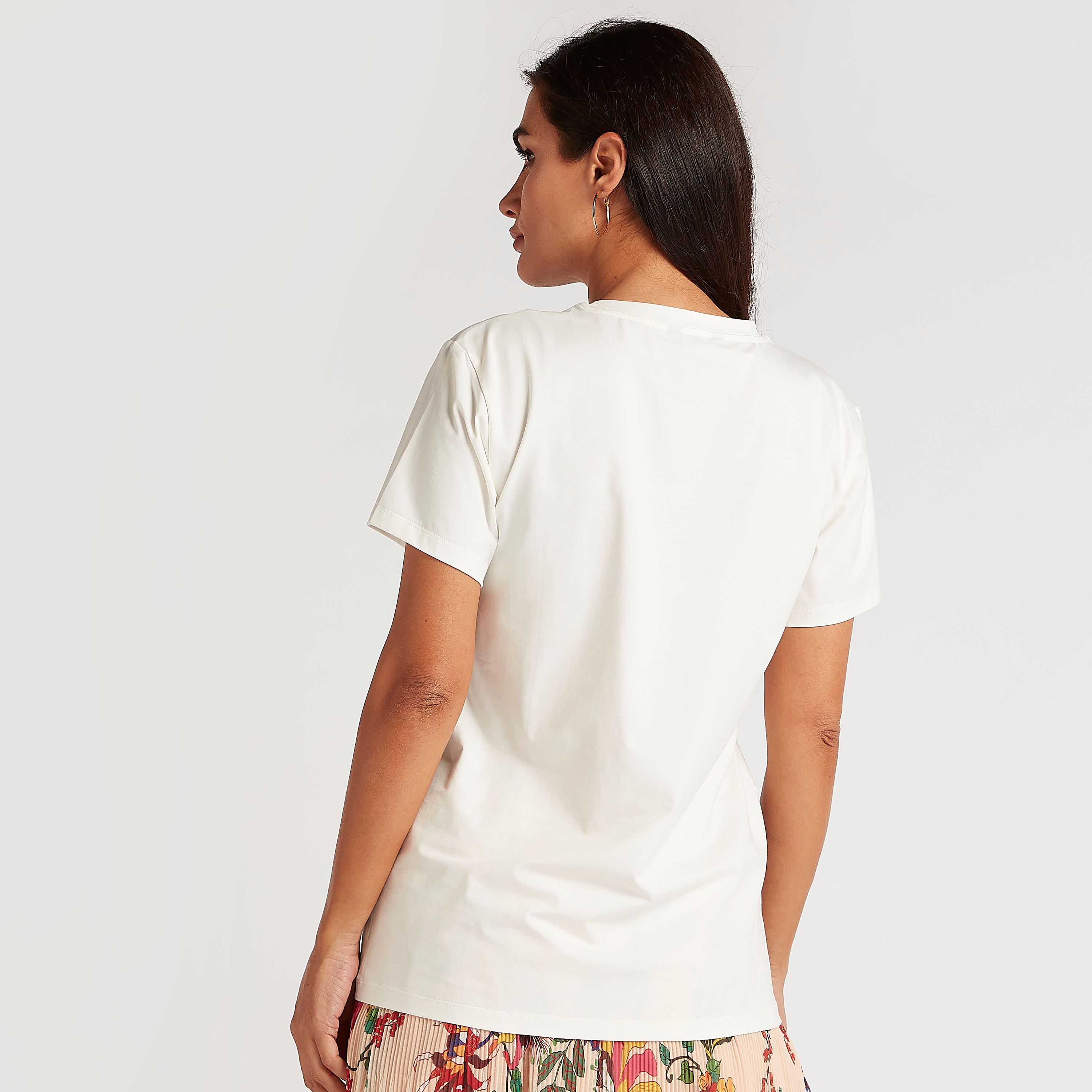 تيشيرت بياقة ضيّقة وأكمام قصيرة وطبعات-women-clothing-tshirts-image-2