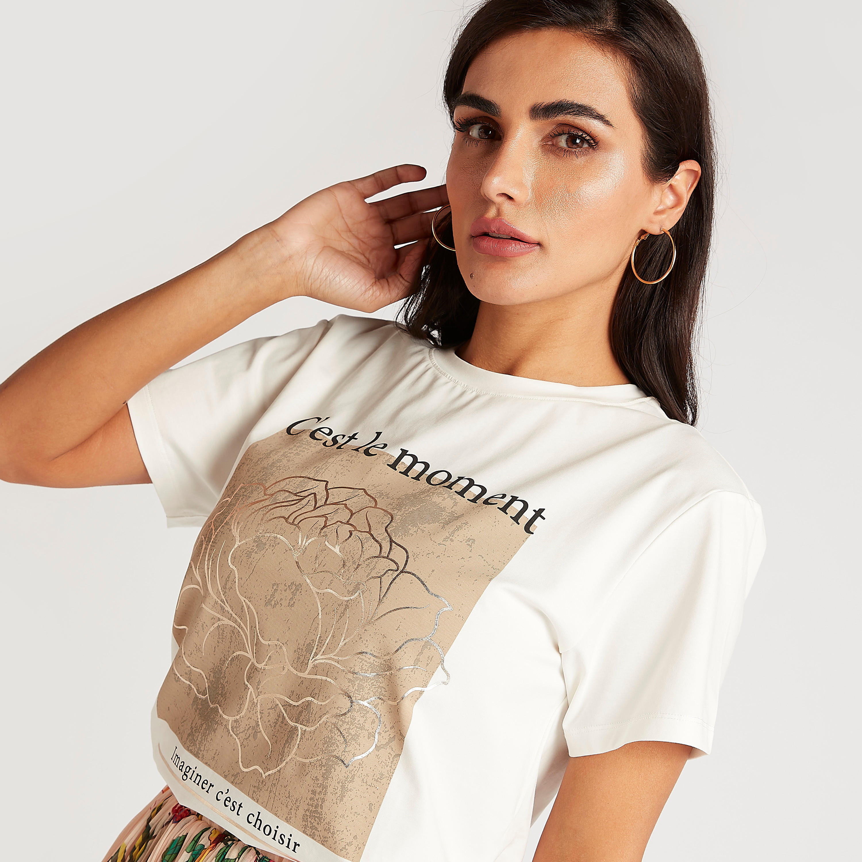 تيشيرت بياقة ضيّقة وأكمام قصيرة وطبعات-women-clothing-tshirts-image-1