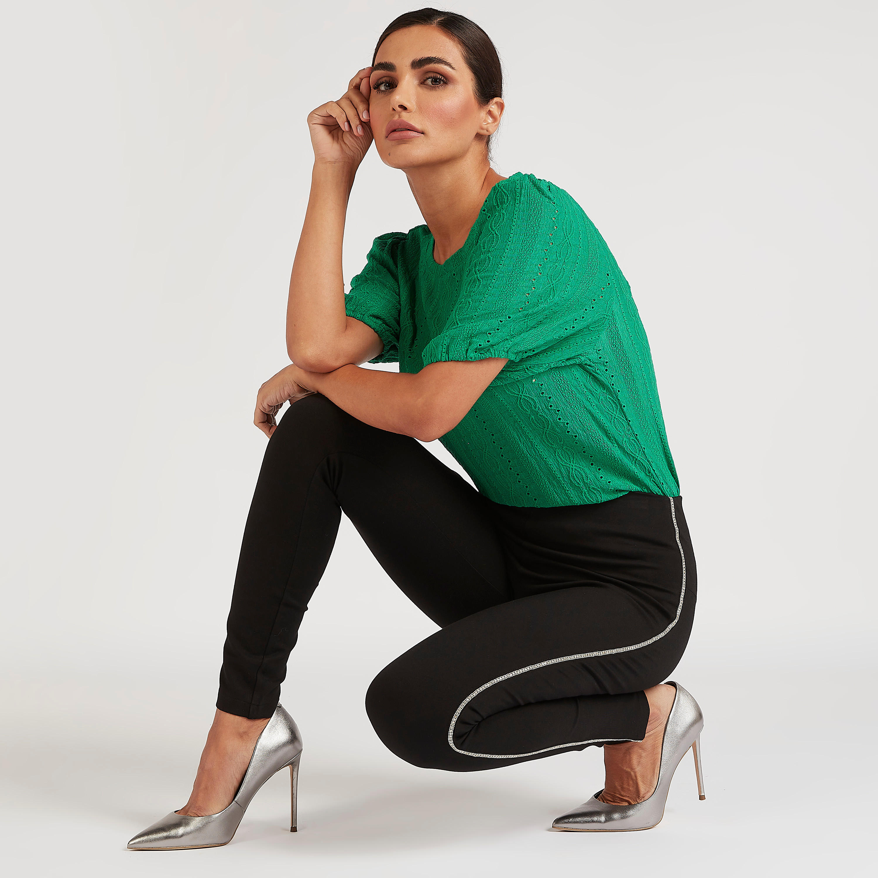 بنطلون ليقنز سادة سليم فيت بخصر متوسّط الارتفاع وتفاصيل دانتيل-women-clothing-bottoms-leggings-image-3