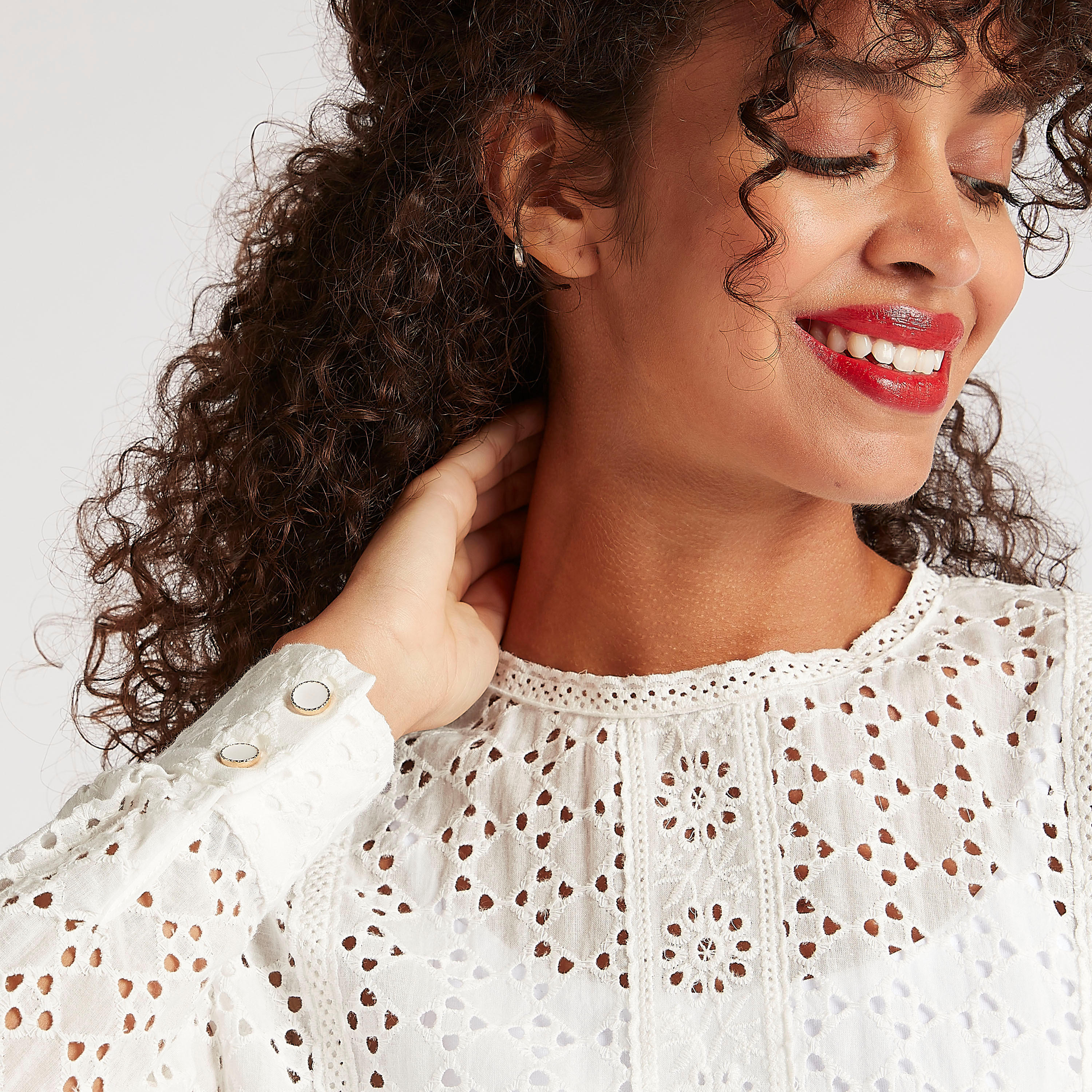 بلوزة بارزة الملمس بياقة ضيّقة وأكمام طويلة-women-clothing-shirtsandblouses-blouses-image-3