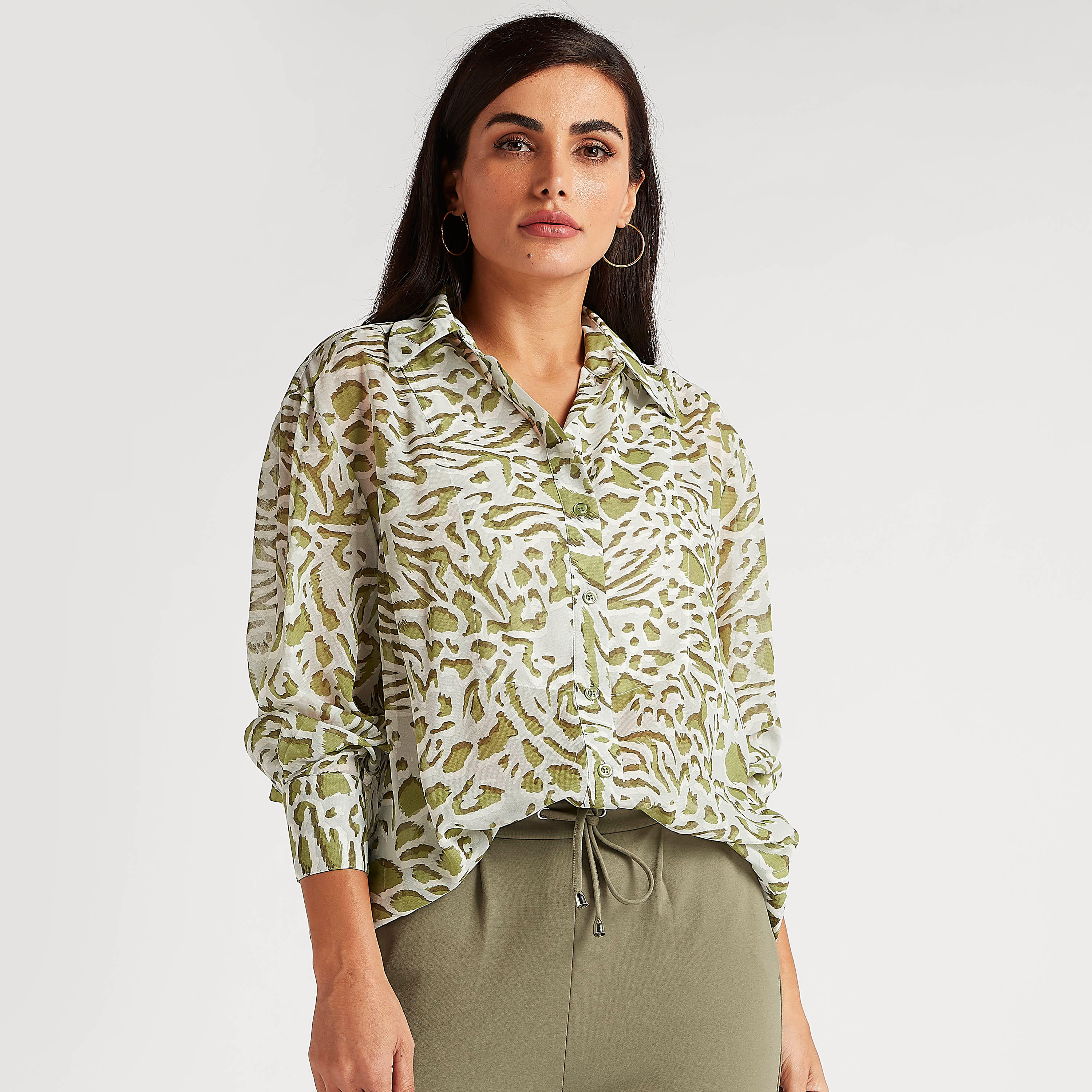 قميص بطبعات حيوانات وياقة عادية وأكمام طويلة-women-clothing-shirtsandblouses-shirts-image-1