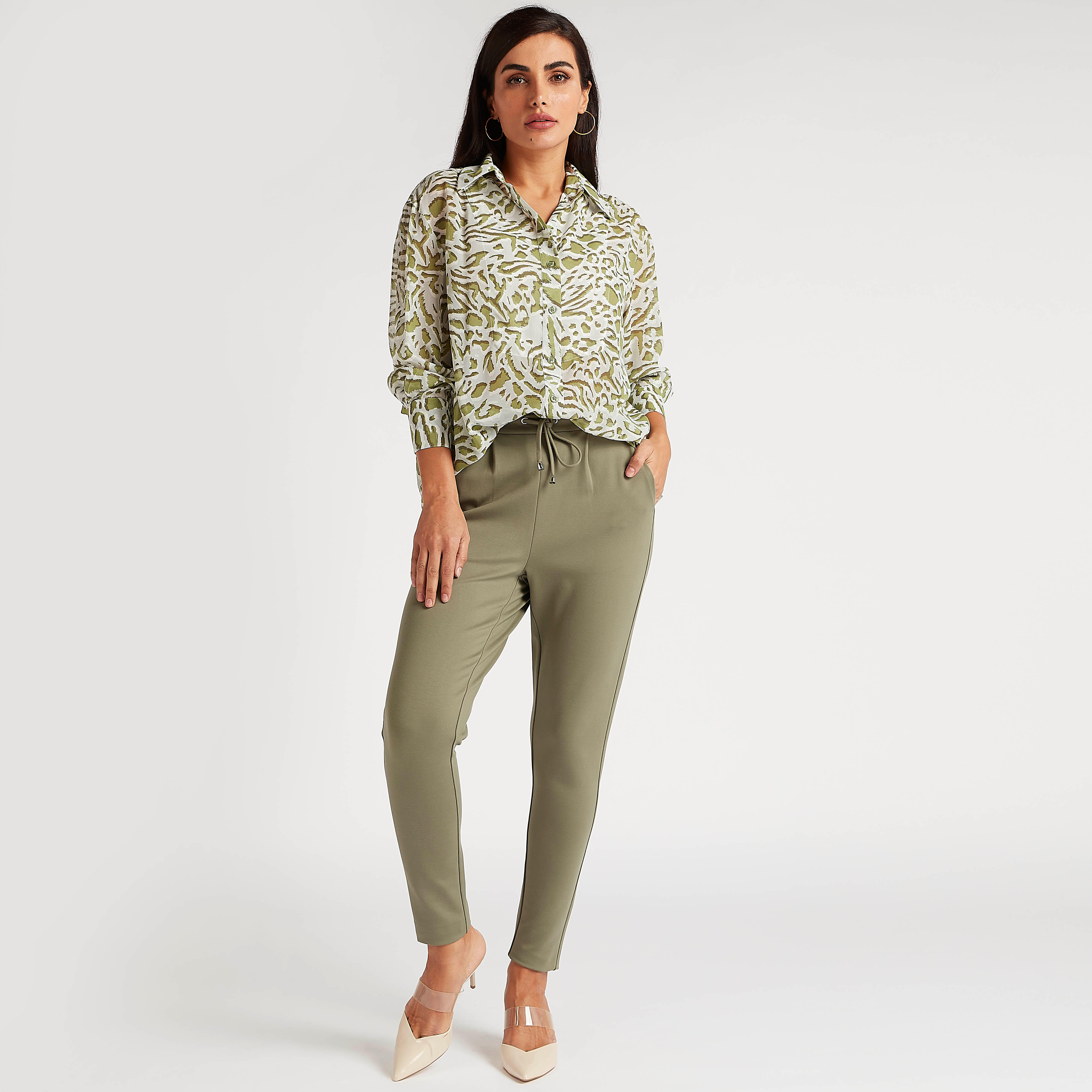 قميص بطبعات حيوانات وياقة عادية وأكمام طويلة-women-clothing-shirtsandblouses-shirts-image-2