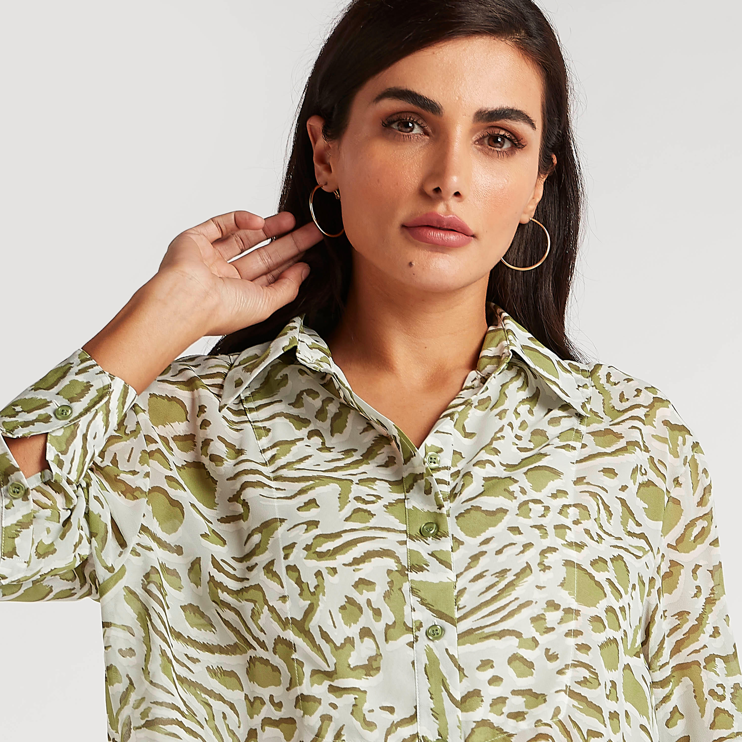 قميص بطبعات حيوانات وياقة عادية وأكمام طويلة-women-clothing-shirtsandblouses-shirts-image-3