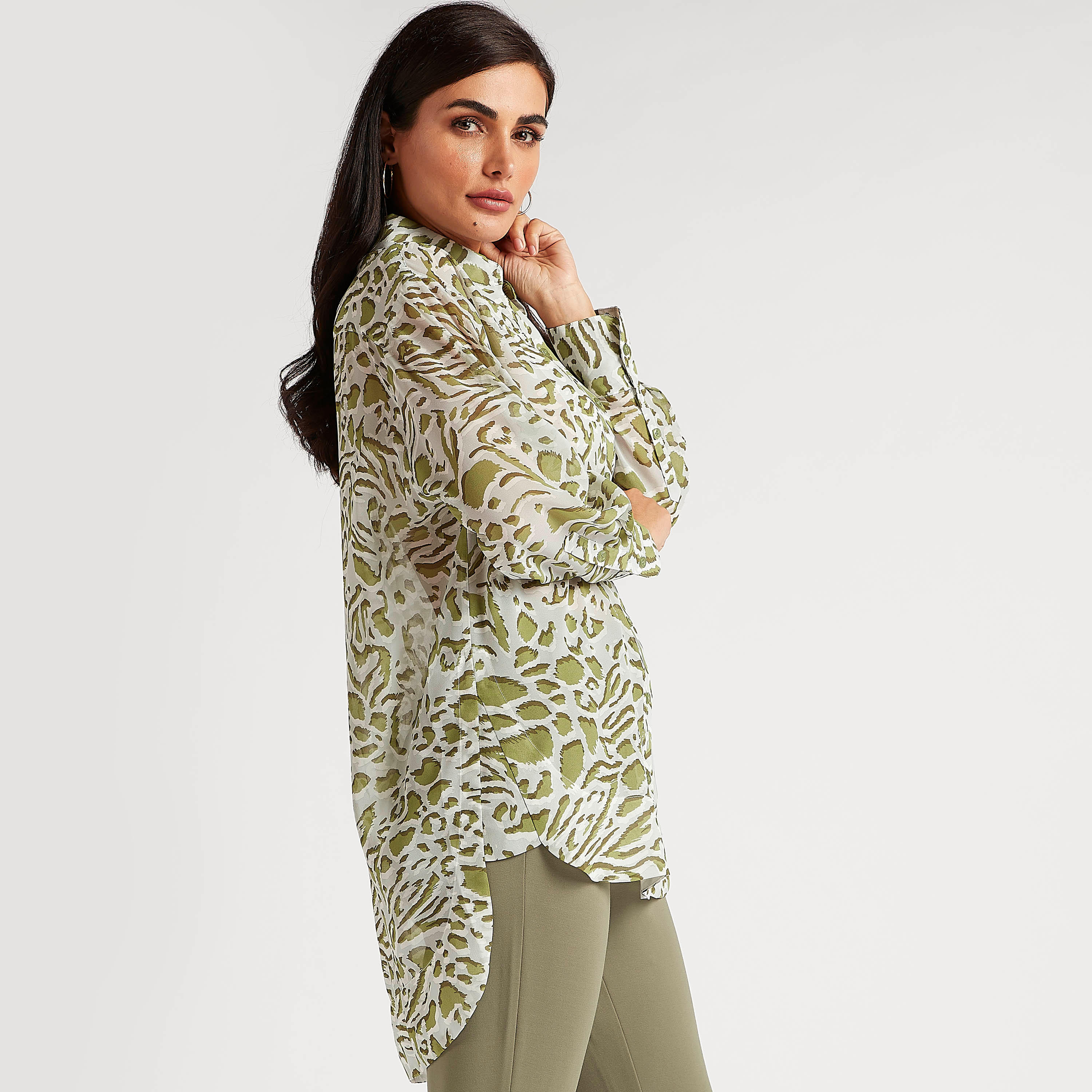 قميص بطبعات حيوانات وياقة عادية وأكمام طويلة-women-clothing-shirtsandblouses-shirts-image-5