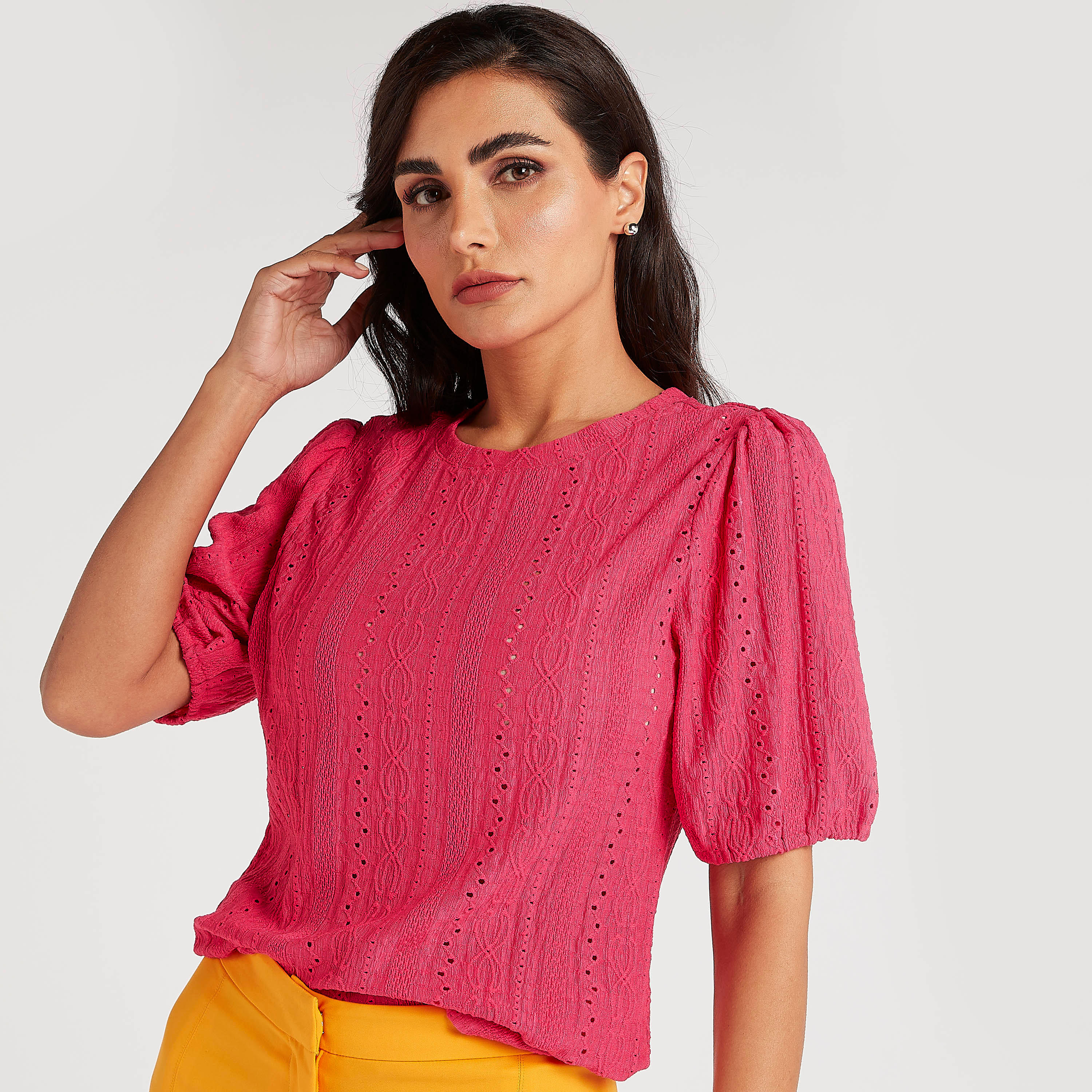 بلوزة بارزة الملمس بياقة ضيّقة وأكمام قصيرة منفوخة-women-clothing-shirtsandblouses-blouses-image-1