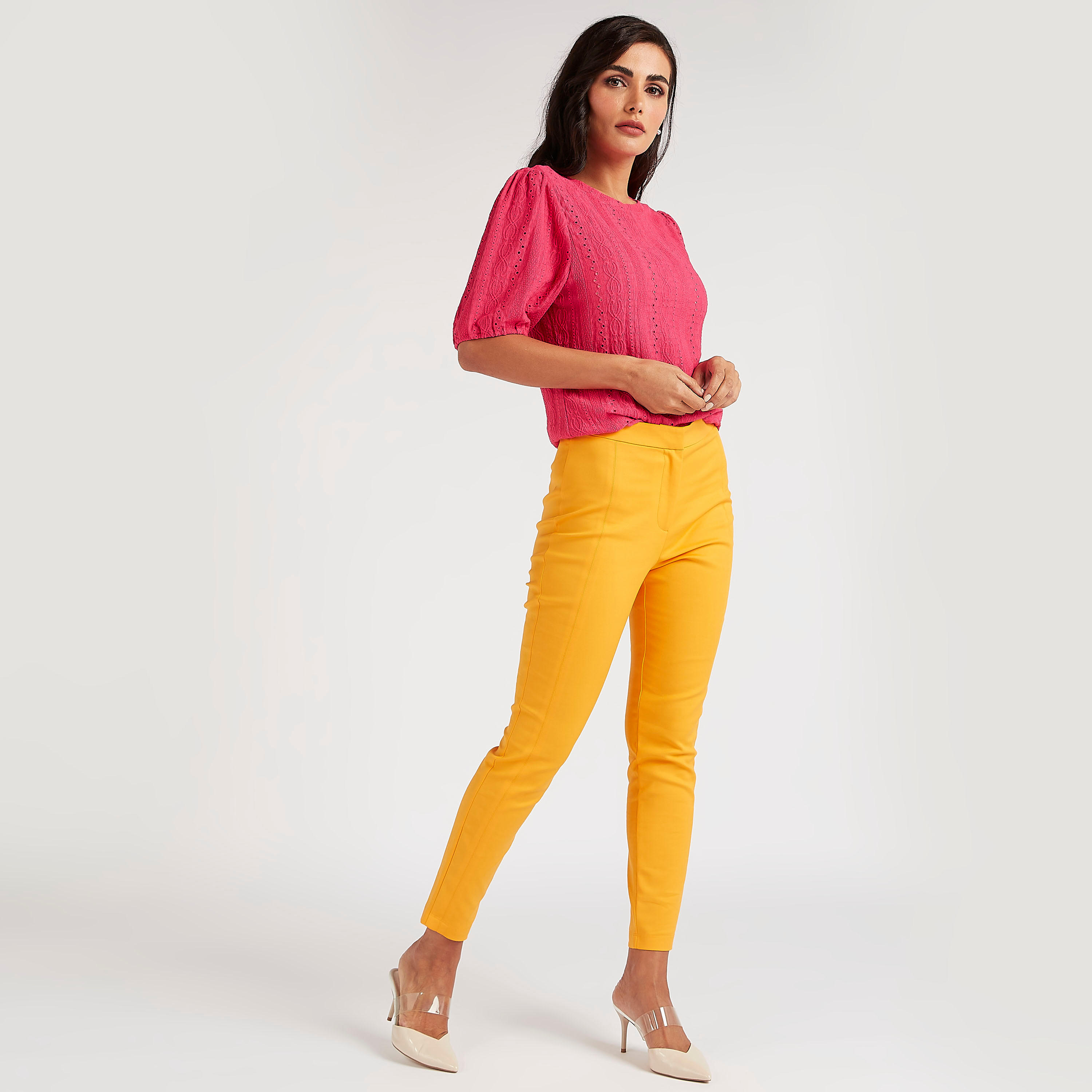 بلوزة بارزة الملمس بياقة ضيّقة وأكمام قصيرة منفوخة-women-clothing-shirtsandblouses-blouses-image-2