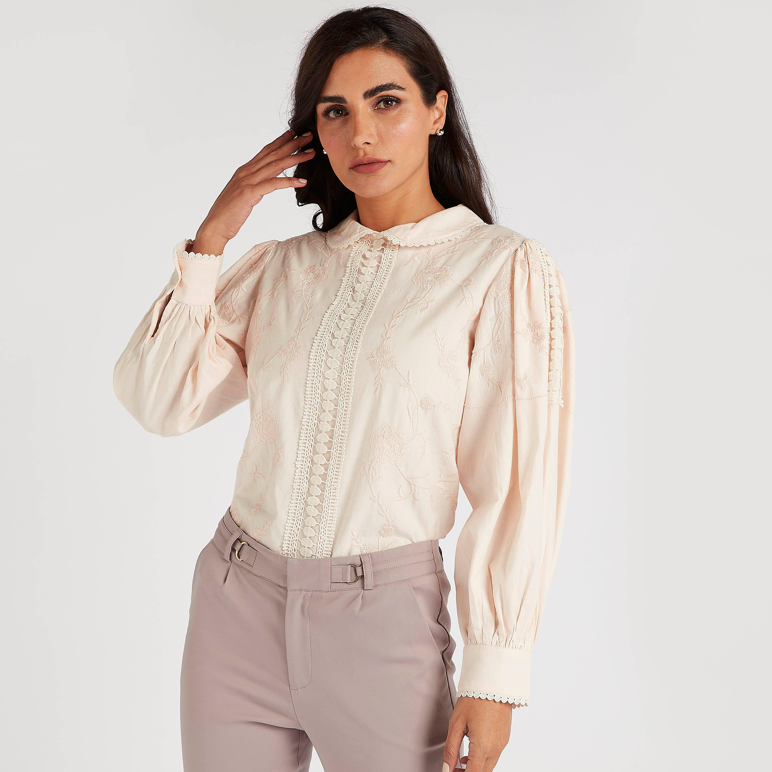 قميص مطرّز بياقة بيتر بان وأكمام طويلة-women-clothing-shirtsandblouses-shirts-image-1