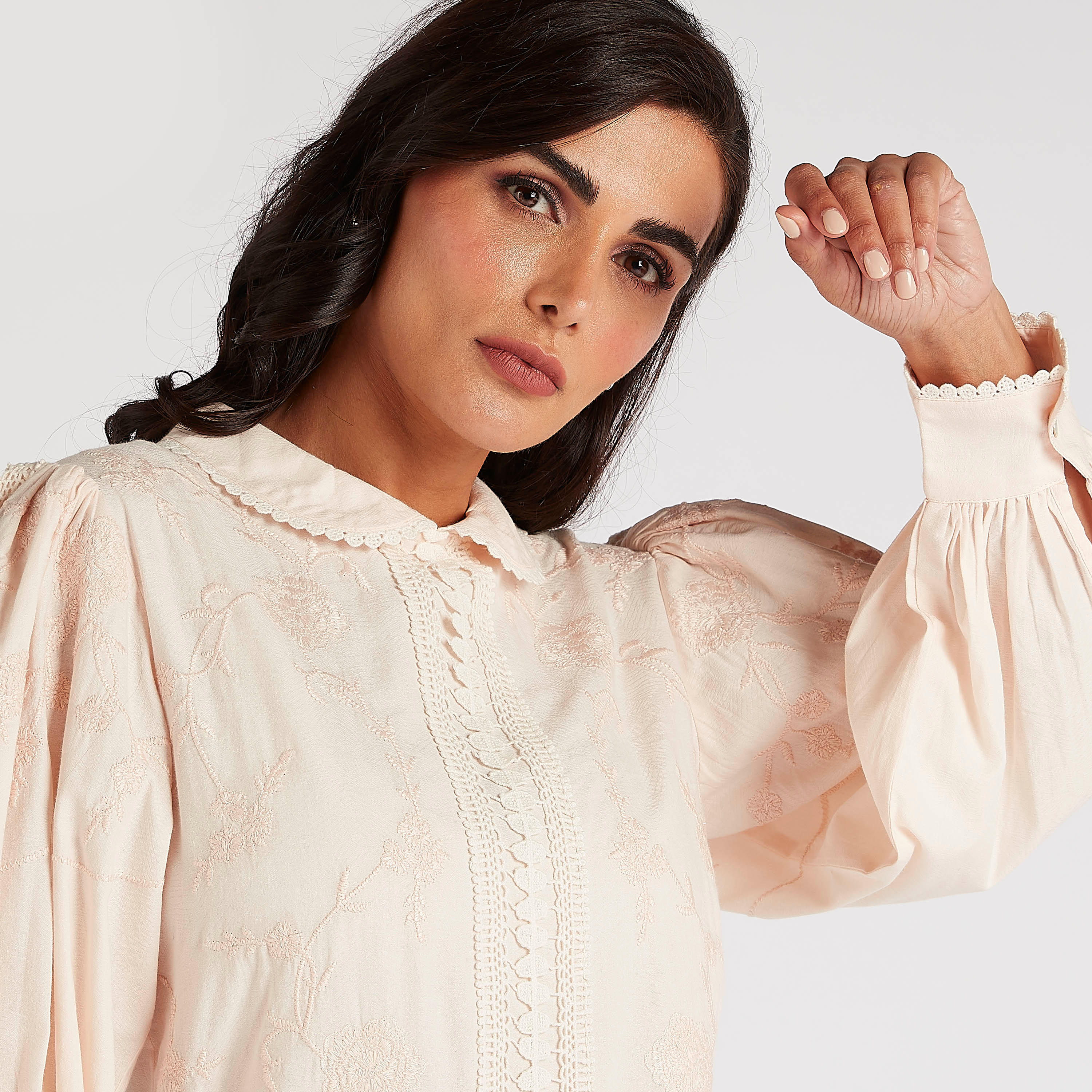 قميص مطرّز بياقة بيتر بان وأكمام طويلة-women-clothing-shirtsandblouses-shirts-image-3