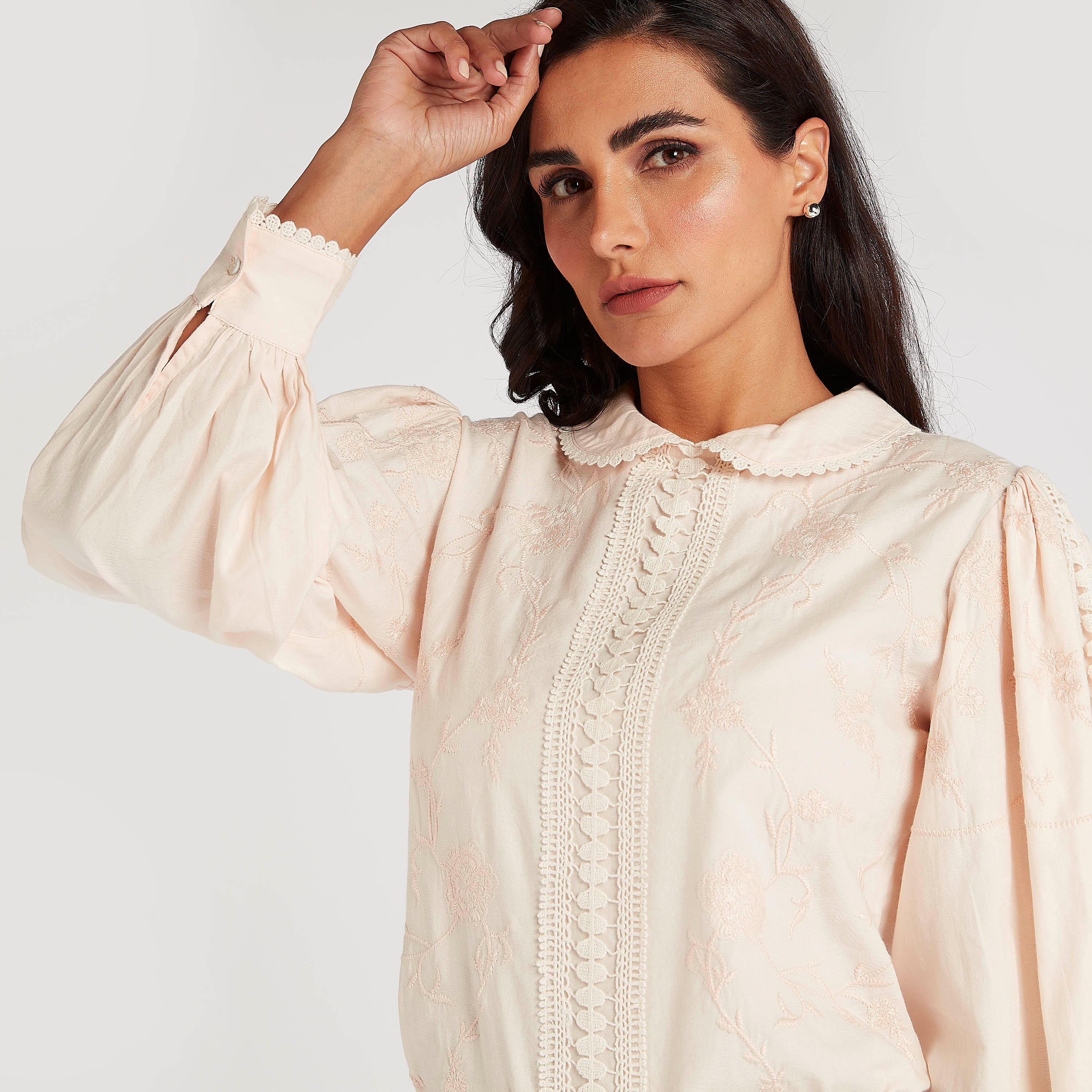 قميص مطرّز بياقة بيتر بان وأكمام طويلة-women-clothing-shirtsandblouses-shirts-image-6