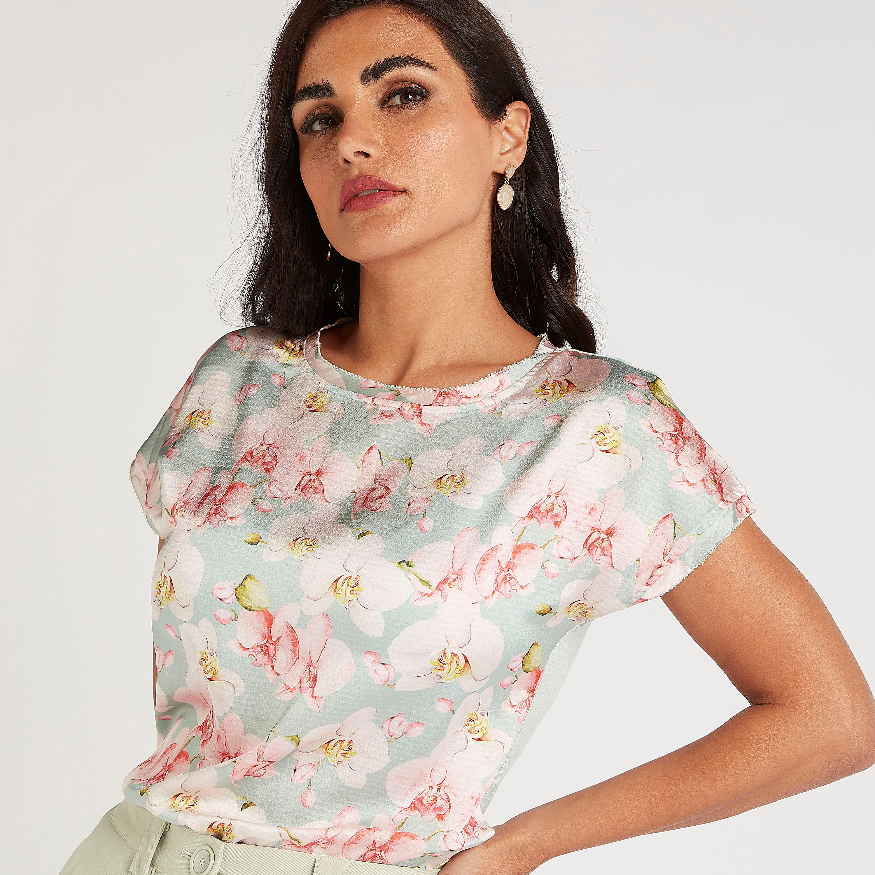 بلوزة بياقة مستديرة وأكمام كاب وطبعات أزهار-women-clothing-shirtsandblouses-blouses-image-1