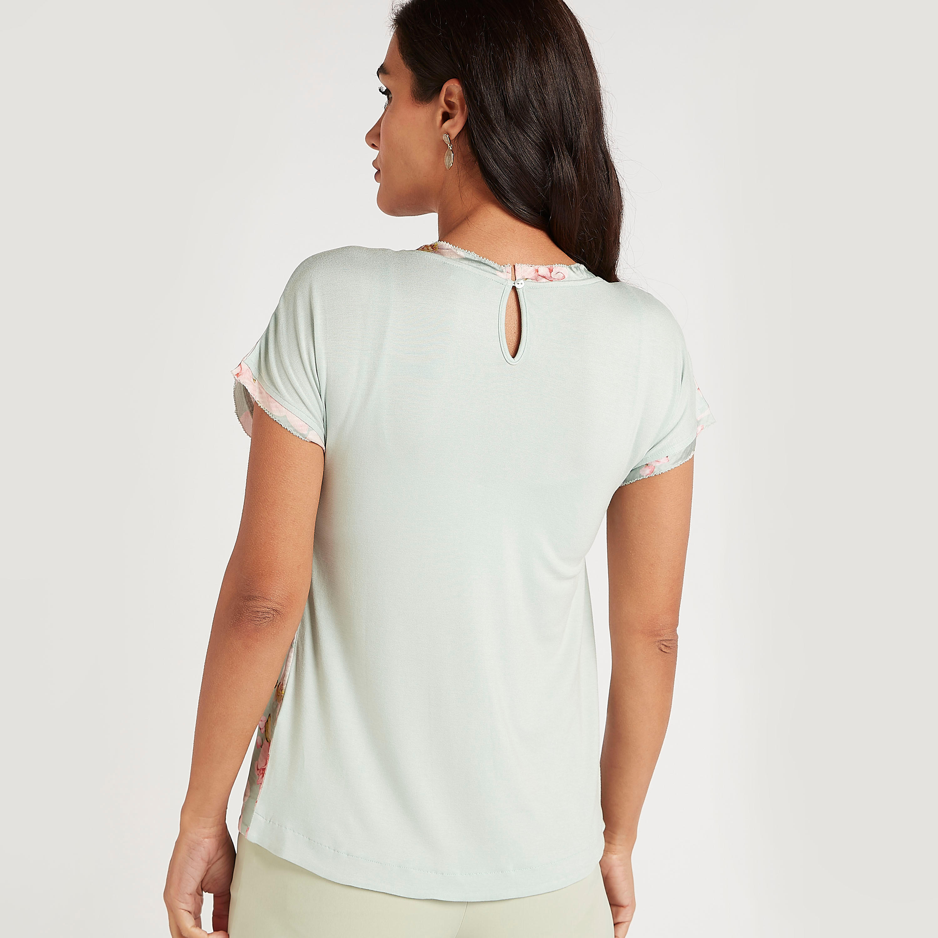 بلوزة بياقة مستديرة وأكمام كاب وطبعات أزهار-women-clothing-shirtsandblouses-blouses-image-4